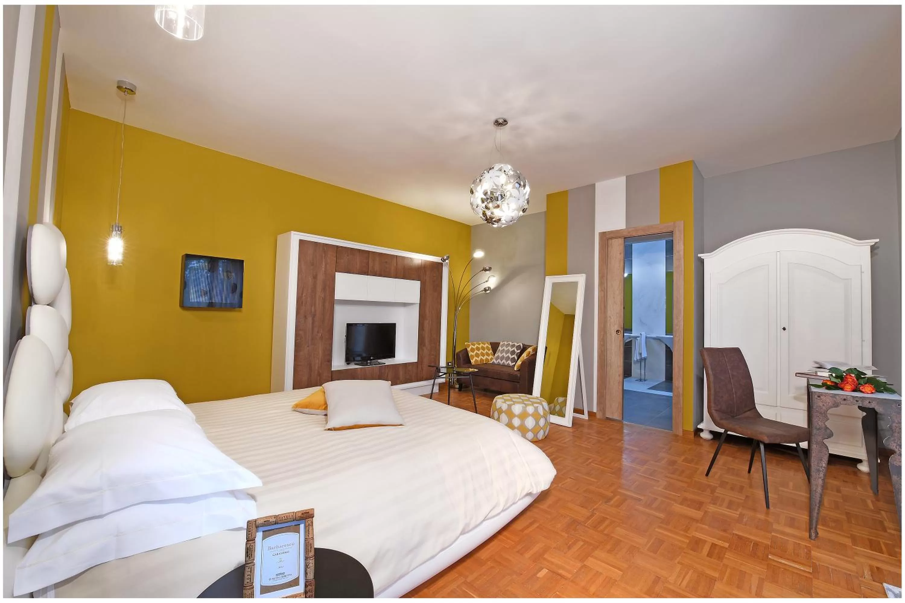 Bed in Panoramic Villa Garassino - country rooms and fine restaurant