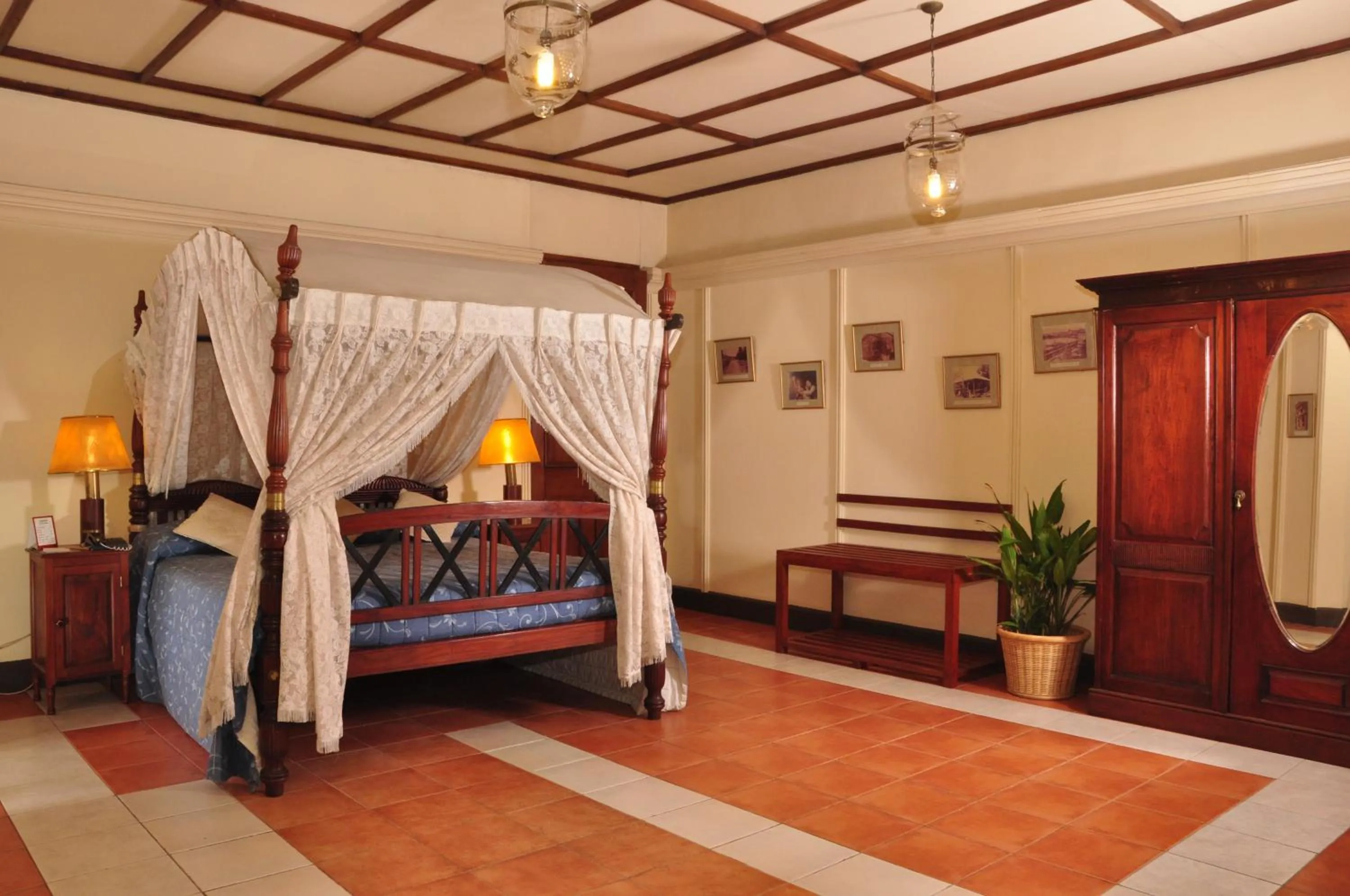 Photo of the whole room, Bed in Grand Oriental Hotel