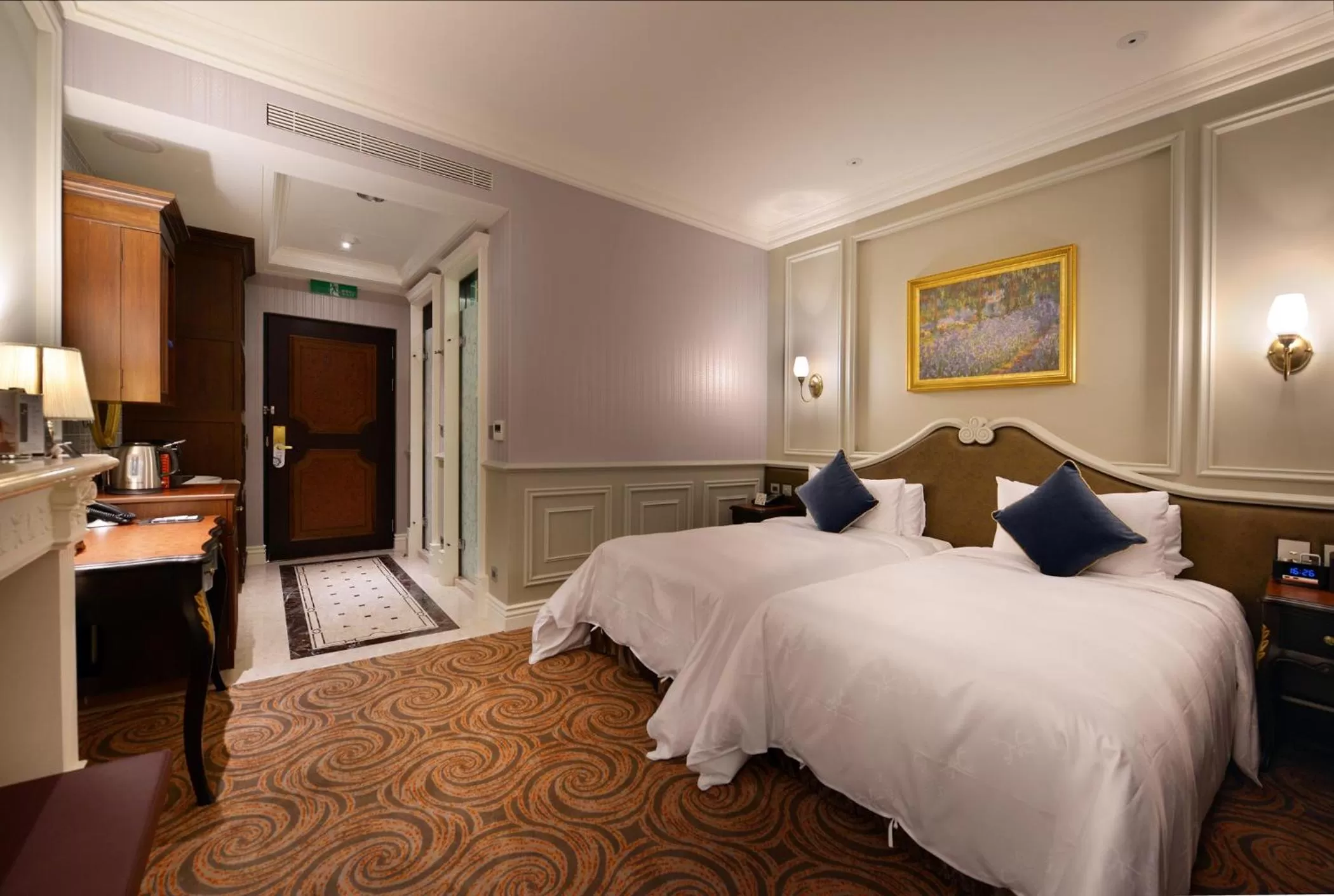 Photo of the whole room, Bed in Golden Tulip RS Boutique Hotel-Tainan