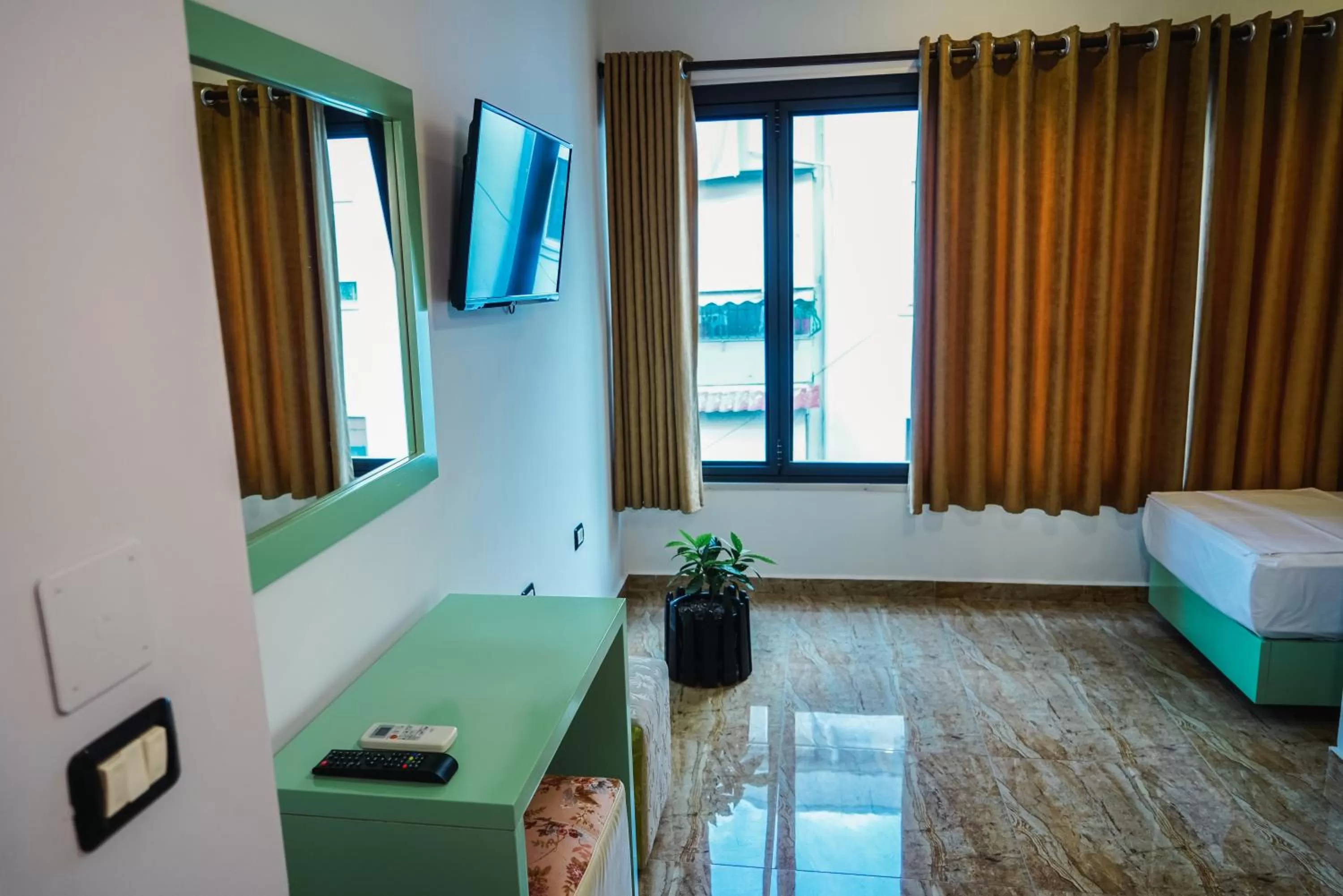 Bed, TV/Entertainment Center in Hotel Magic