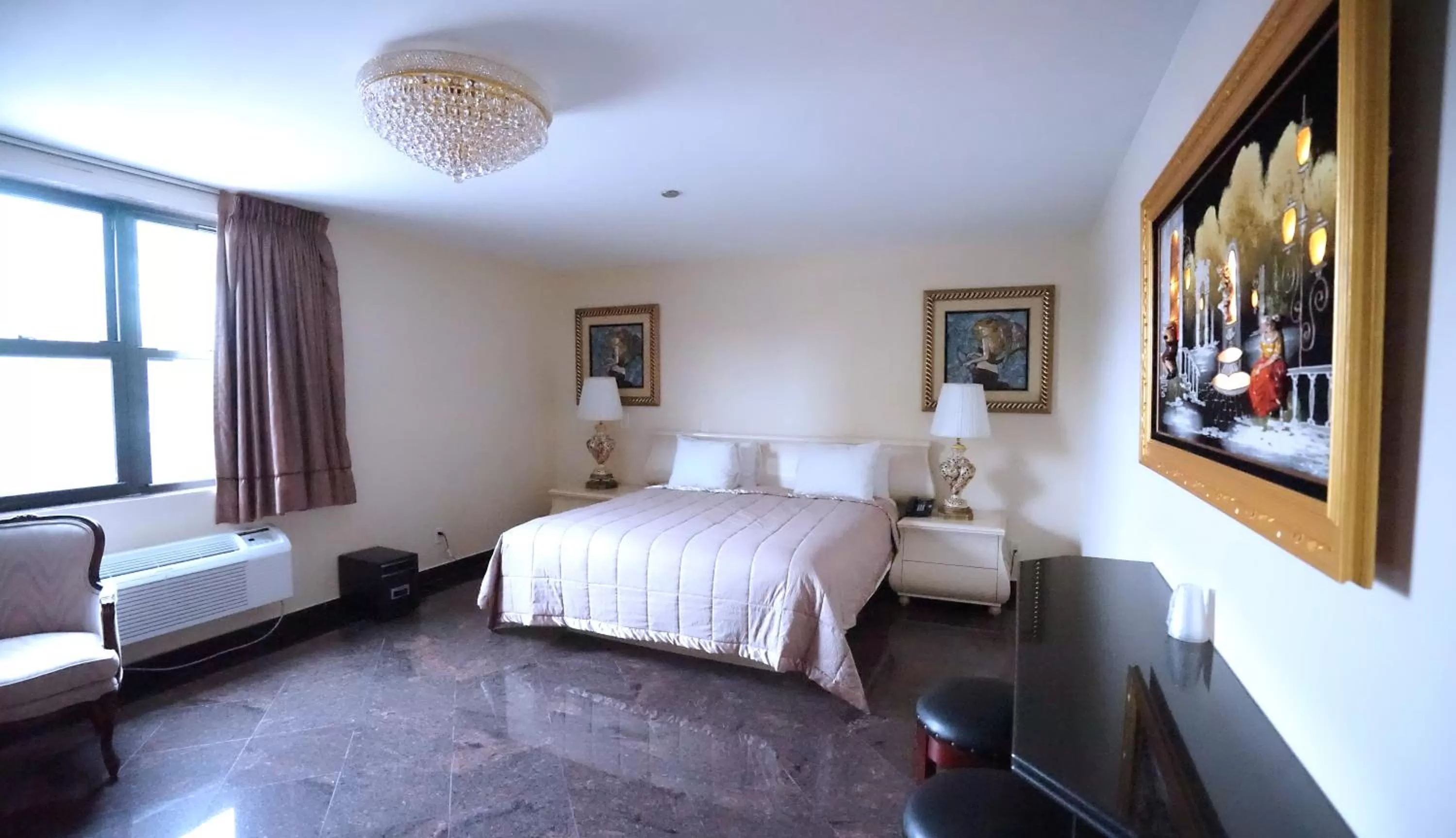 Photo of the whole room, Bed in Paris Suites Hotel