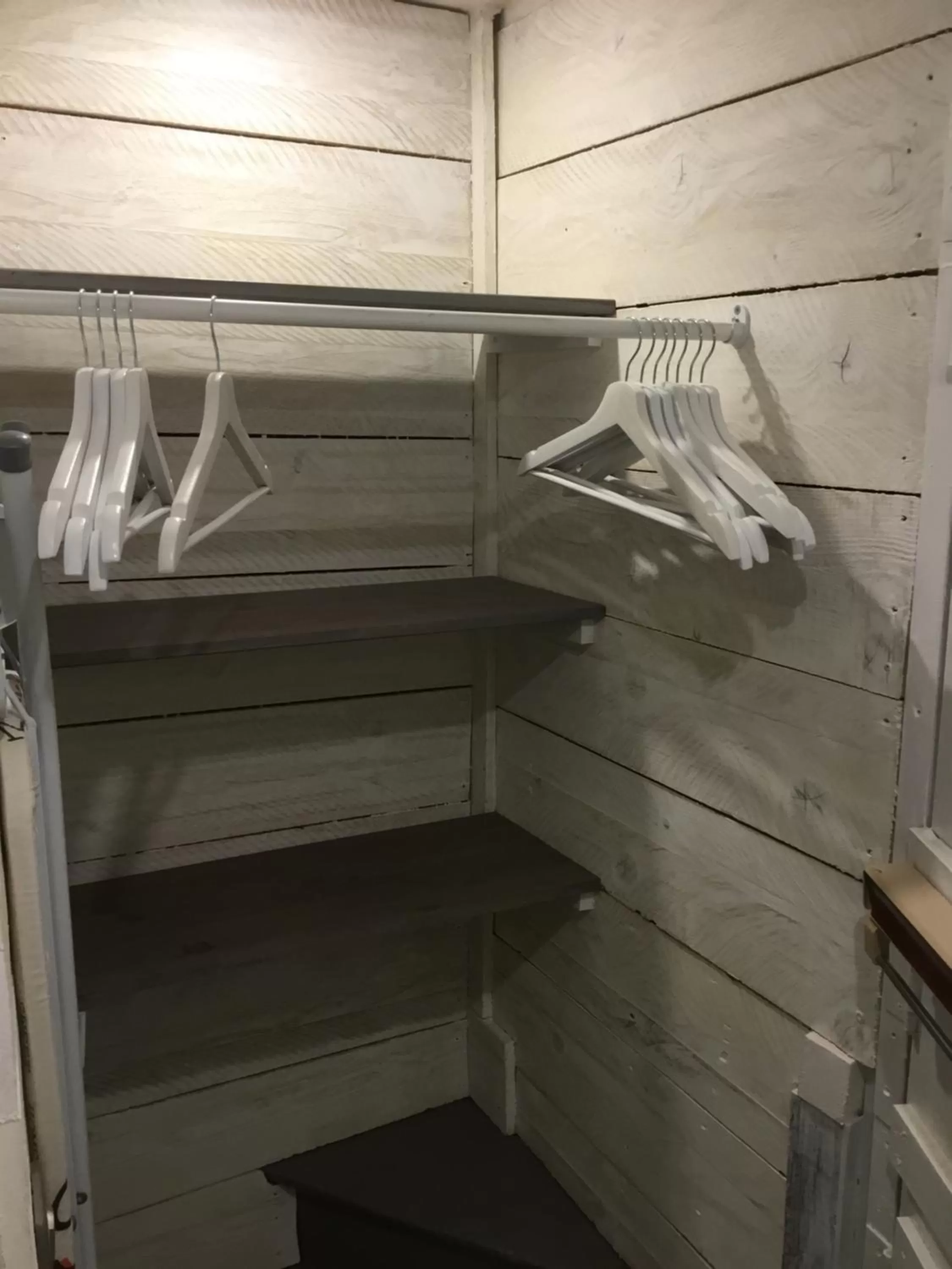 wardrobe in Gîte Studio "La Cambra dé Monflanquin" Studio Cottage