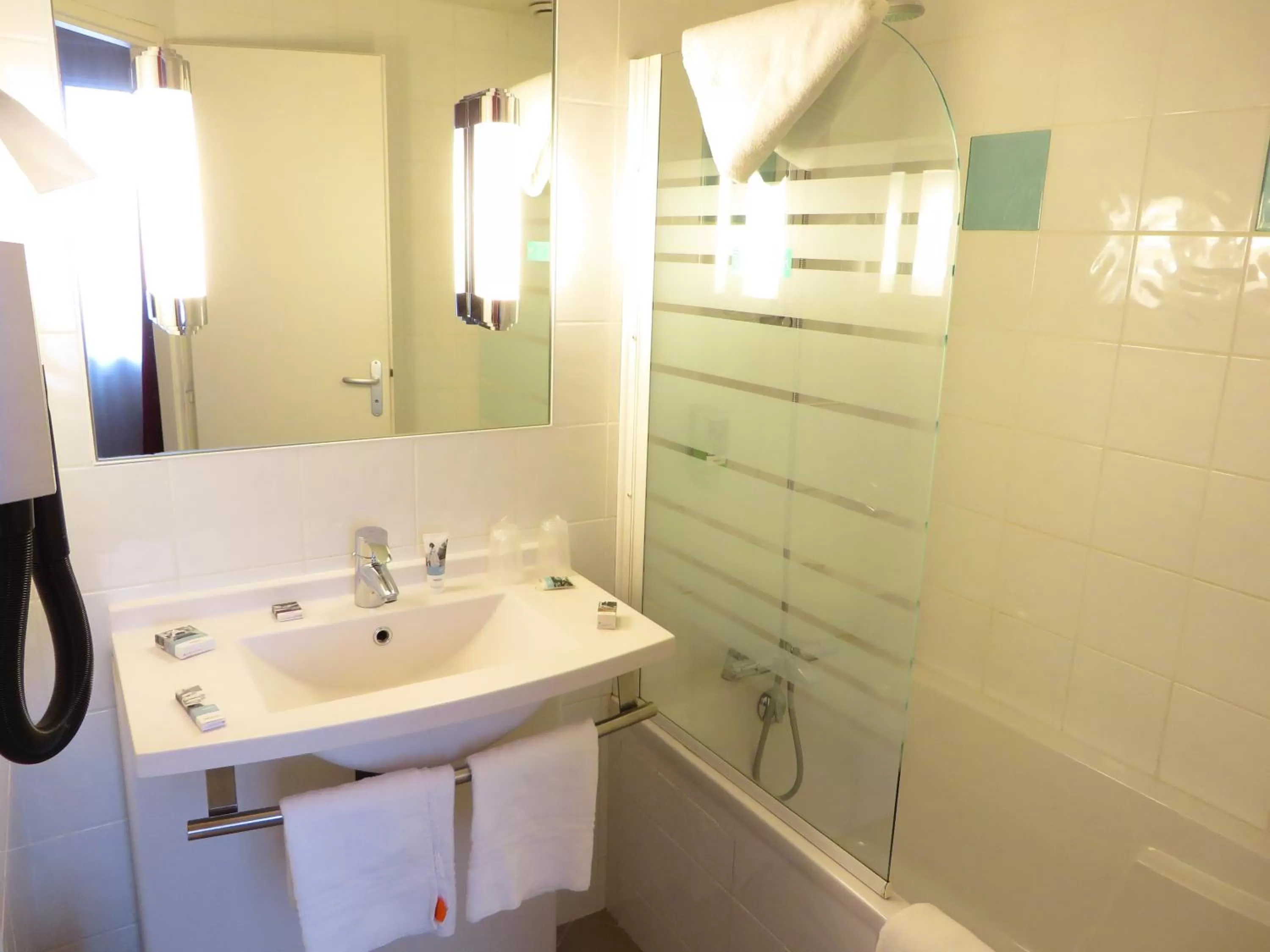 Bathroom in Mercure Hexagone Luxeuil