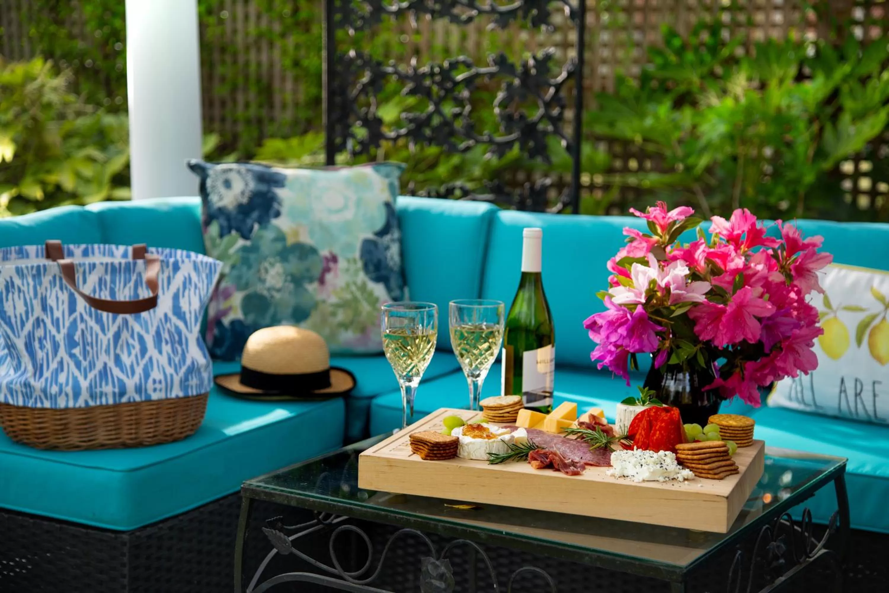 Food and drinks in White Doe Inn Bed & Breakfast