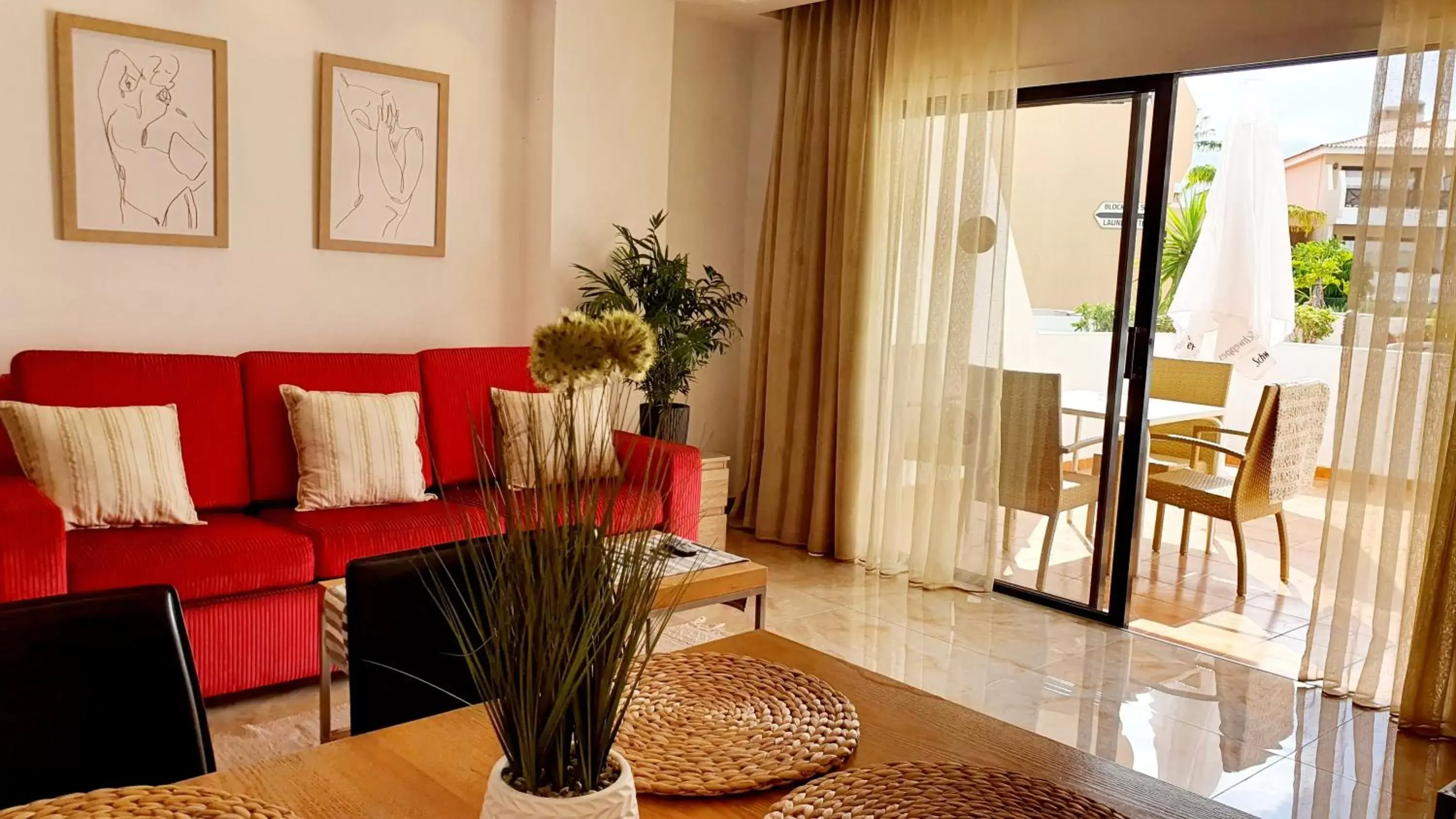 Apartment with Pool View in Sunshine Apartments Apartment with Pool View in Sunshine Apartments