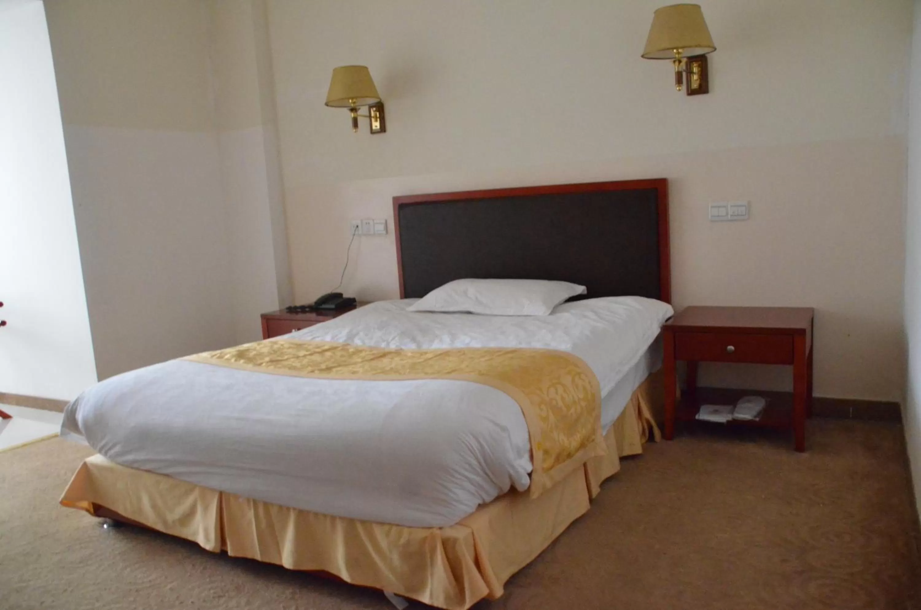 Bed in Soluxe Club International Hotel