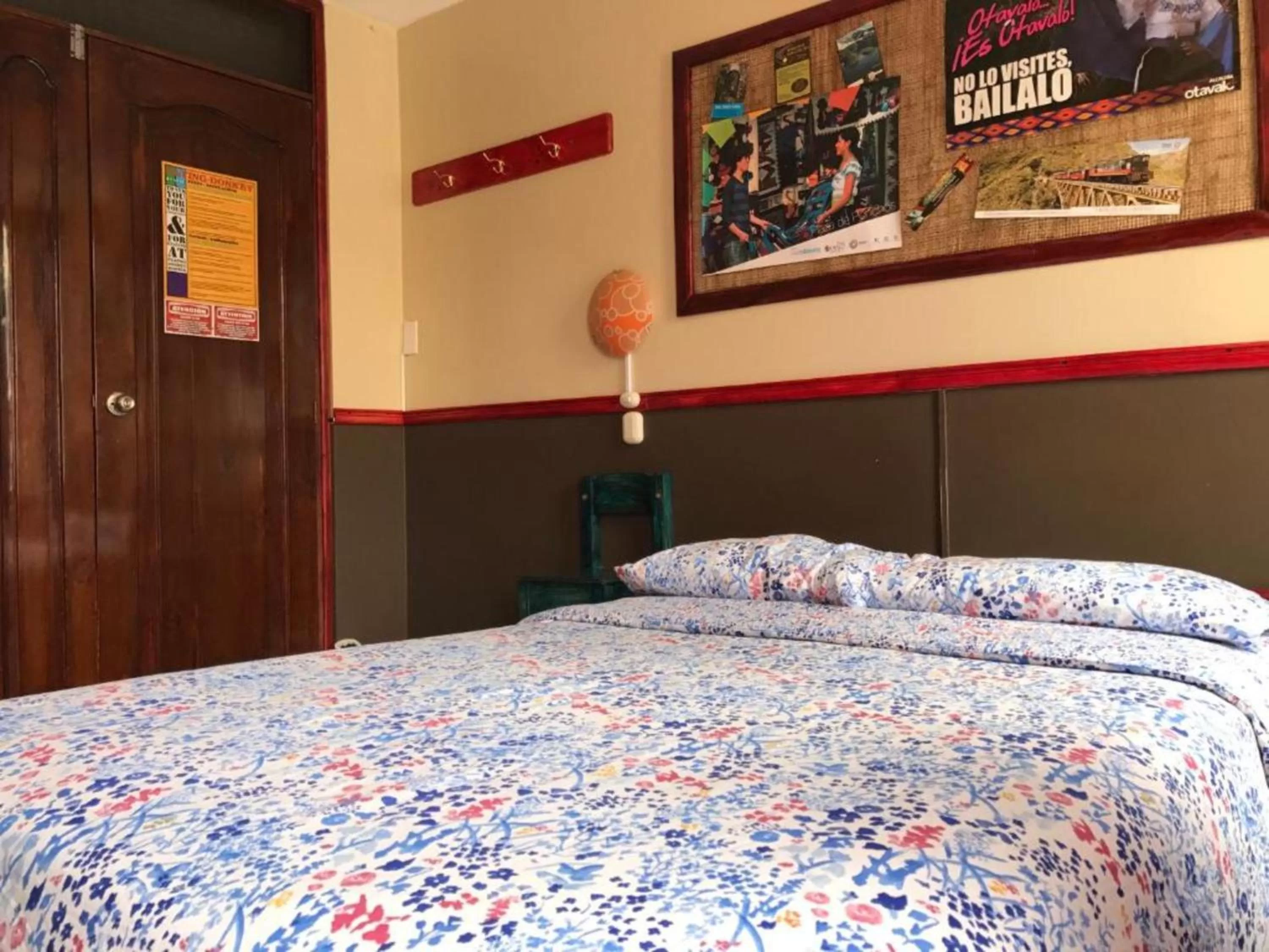 Decorative detail, Bed in Flying Donkey