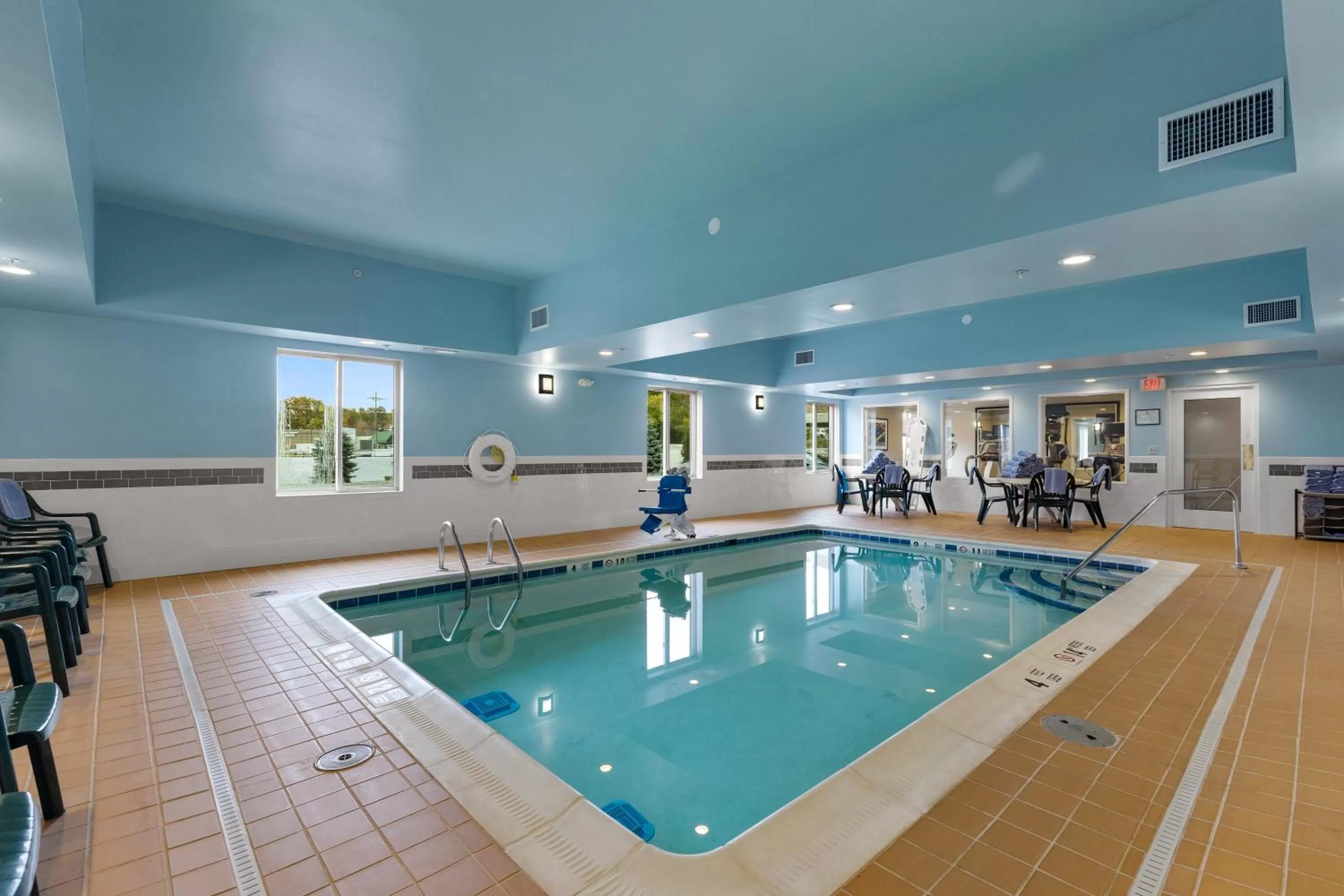 Swimming pool in Candlewood Suites Erie by IHG