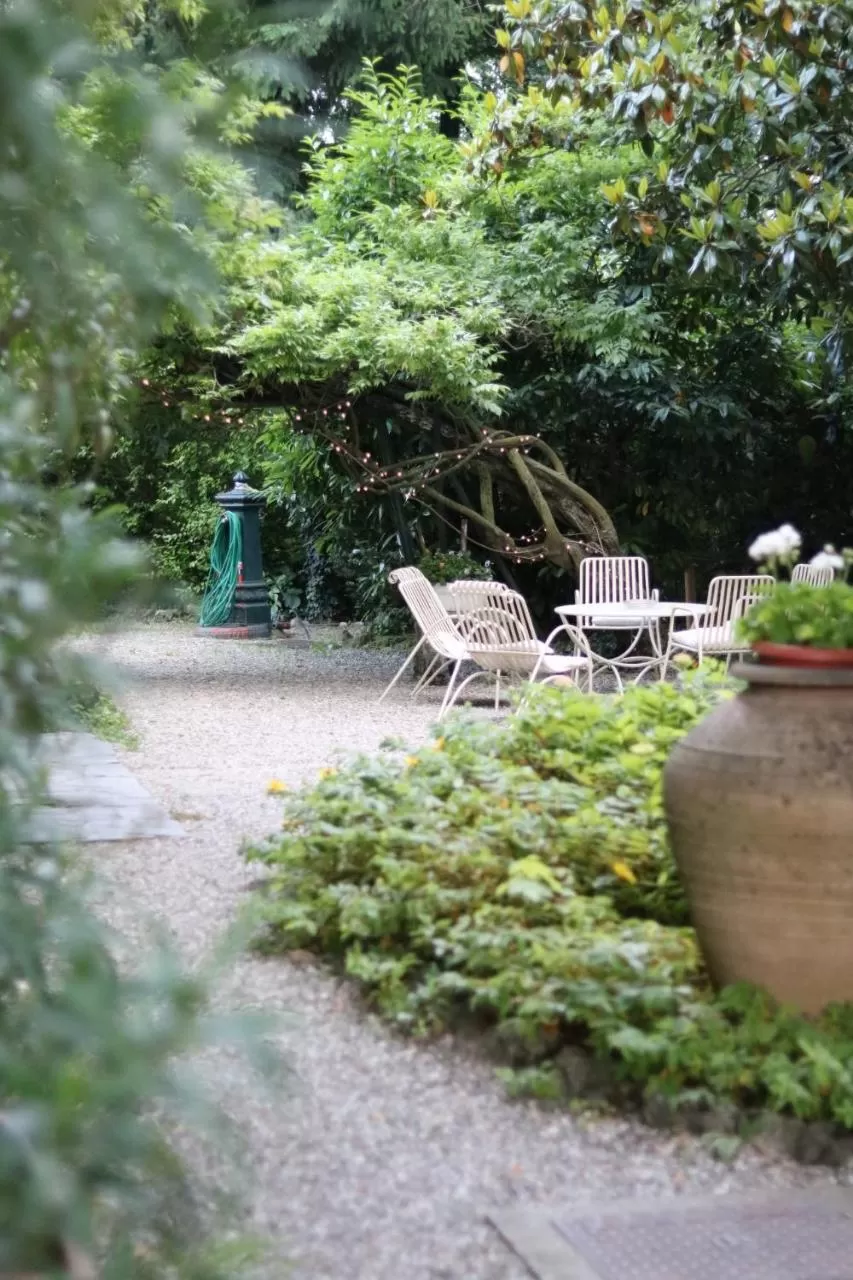 Restaurant/places to eat in Le Querce Hotel