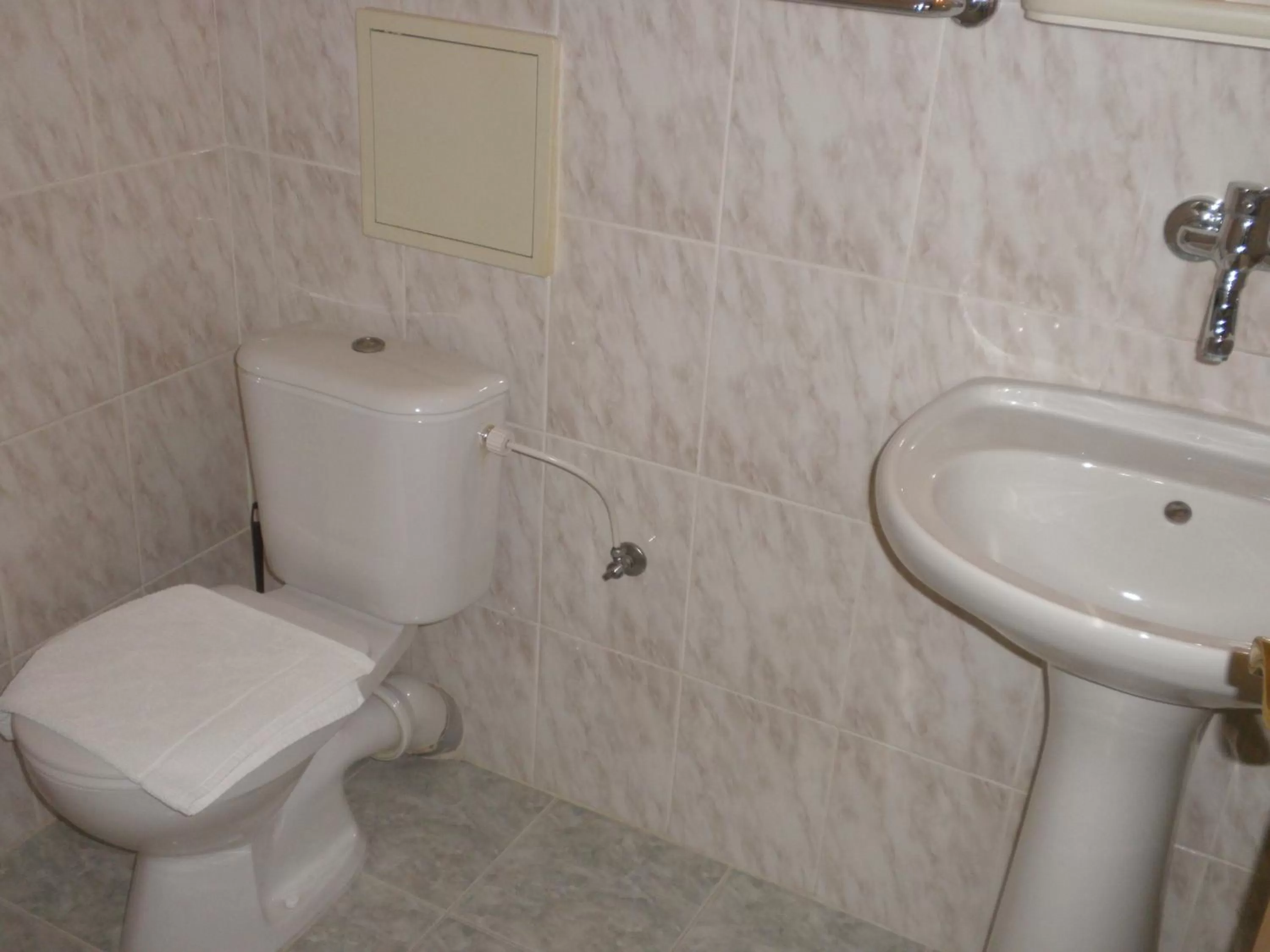 Bathroom in Hotel Le Café