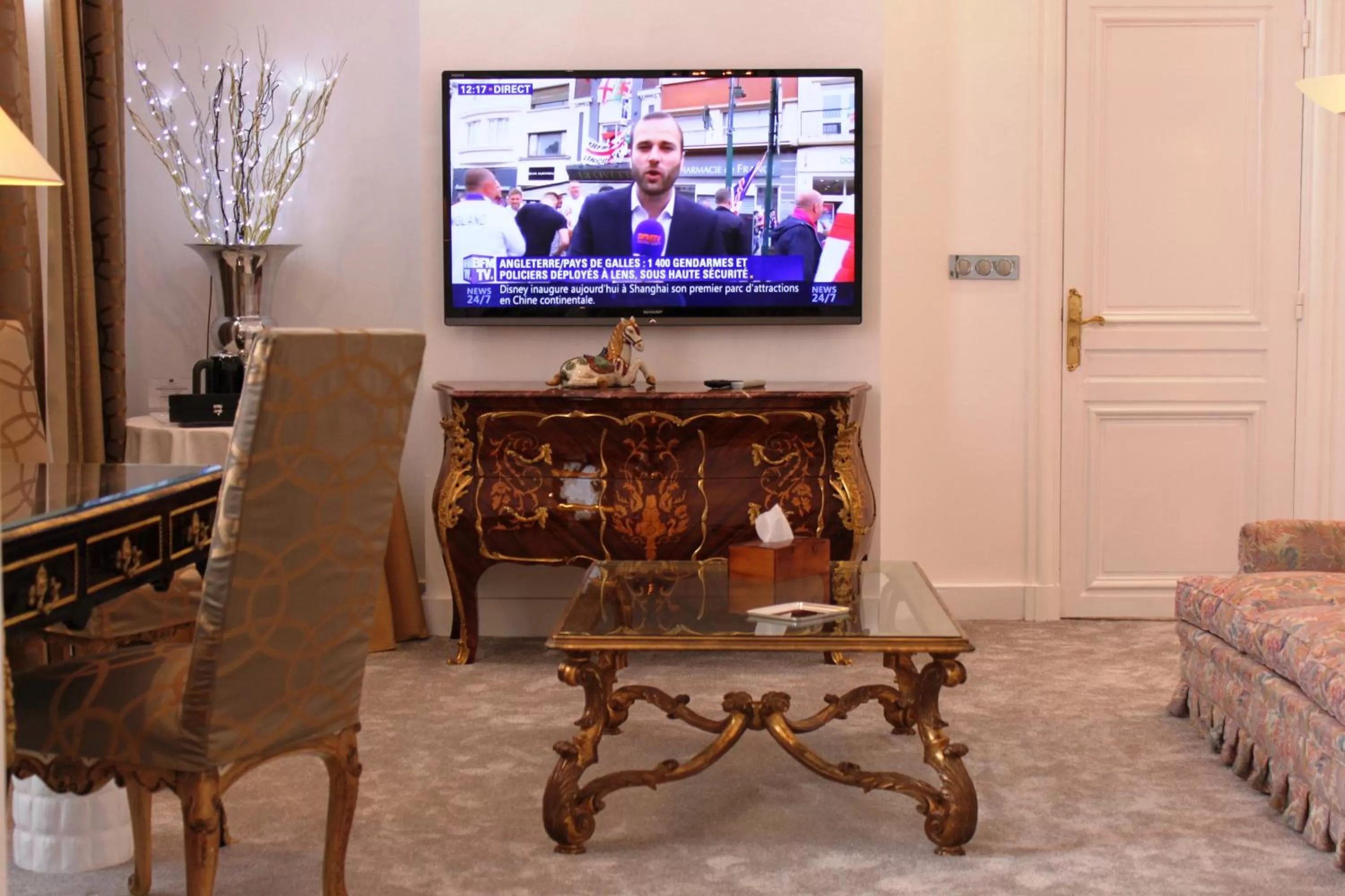 TV and multimedia, Lounge/Bar in Résidence et Chambres d'Hôtes de La Porte d'Arras