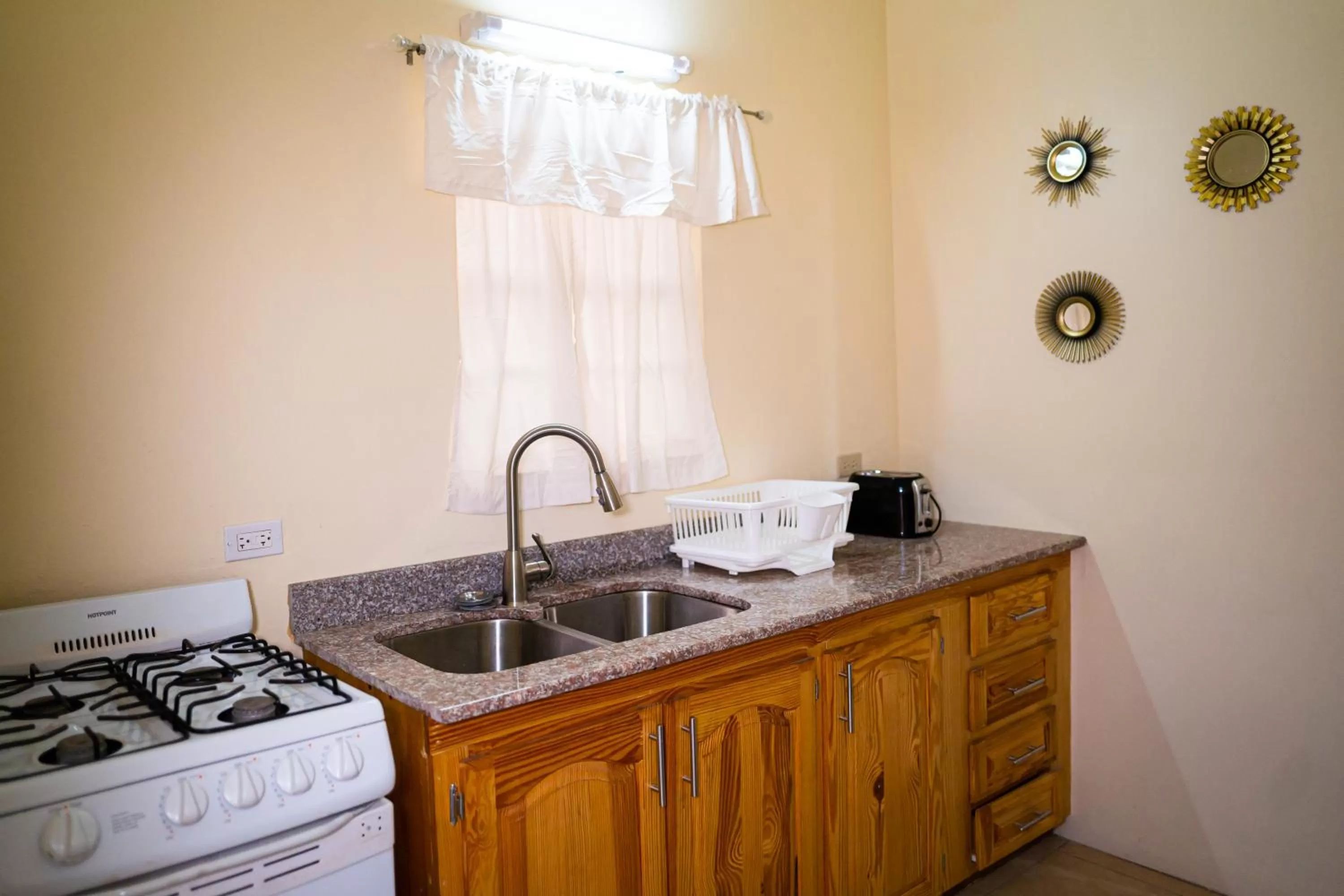 Kitchen or kitchenette in Connie's Comfort Suites