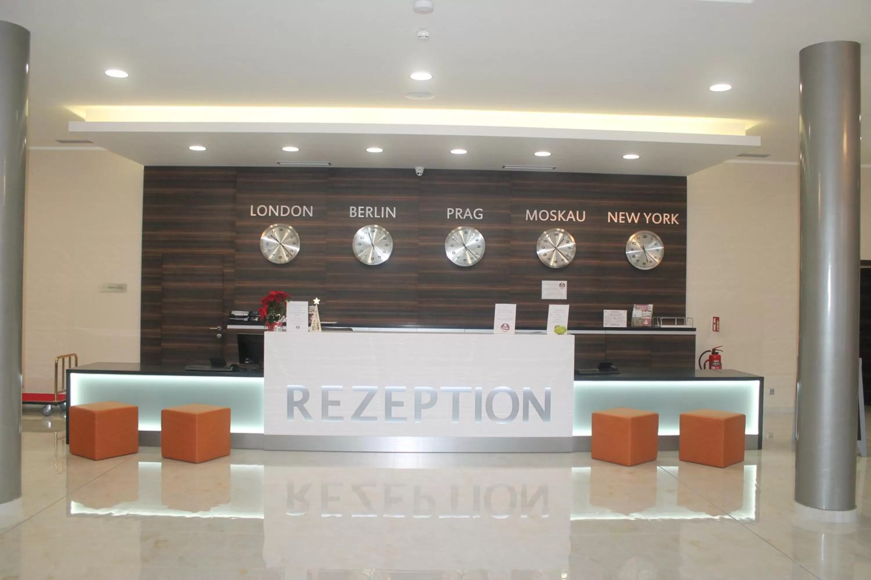 Lobby or reception in Kurhotel Pyramide Sibyllenbad