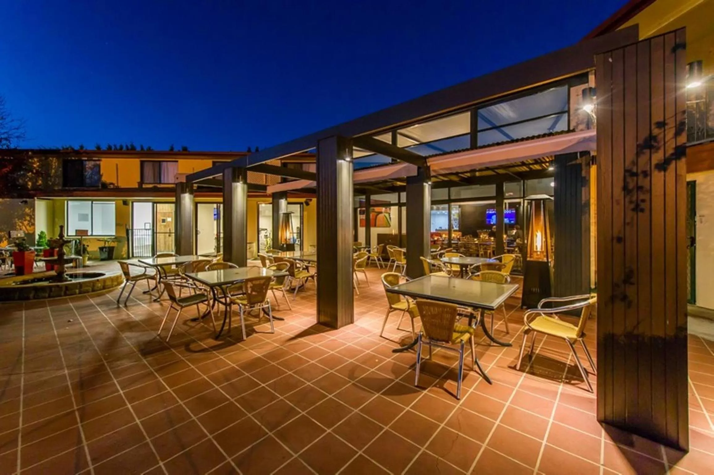 Restaurant/places to eat in Alpha Hotel Canberra