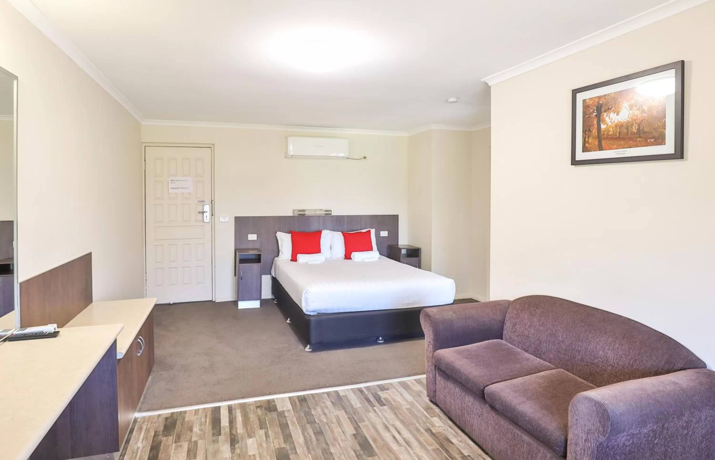 Photo of the whole room, Bed in Boulevard Motor Inn Mildura