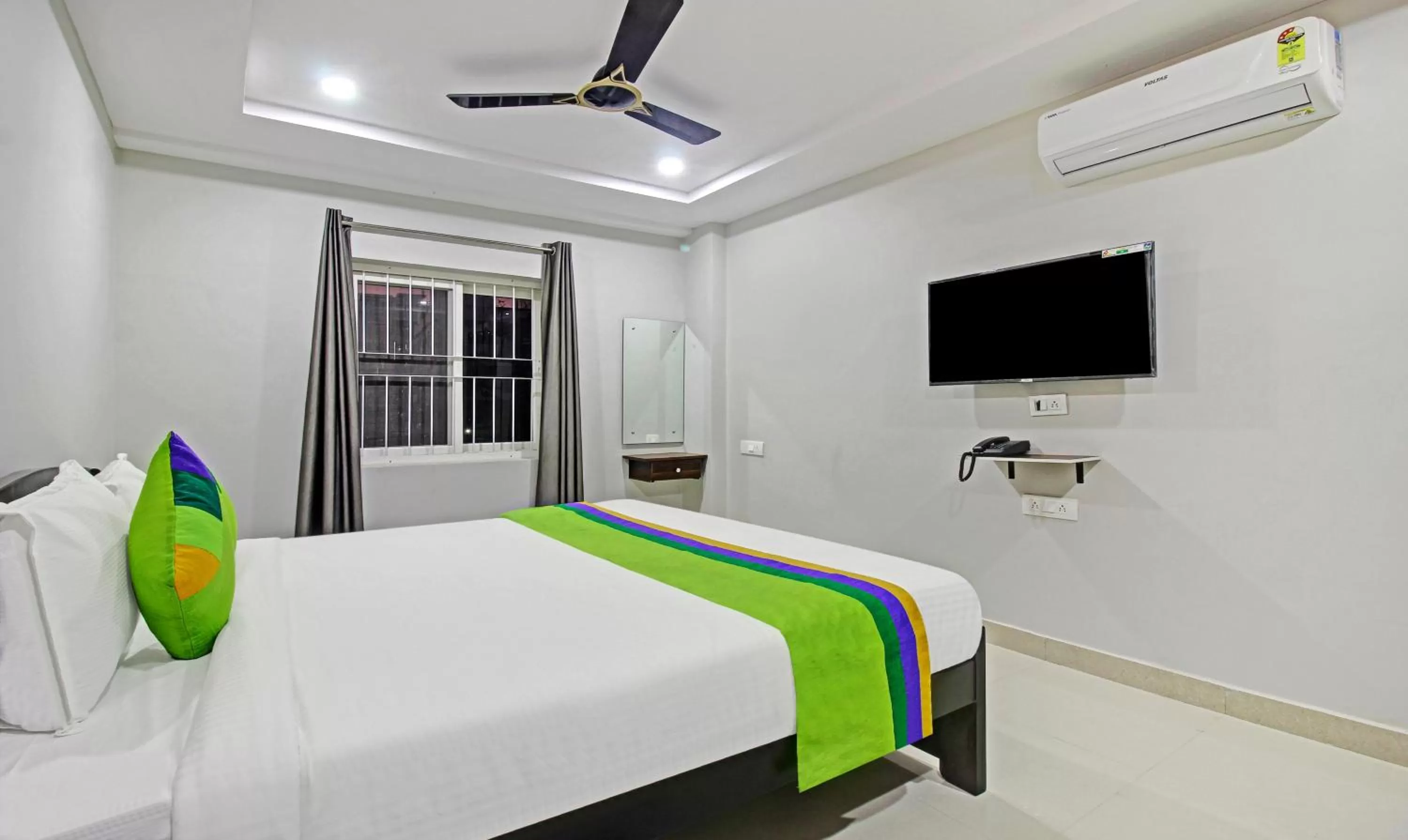 Bedroom, Bed in Itsy Hotels Sunrise Grand, Hitech City