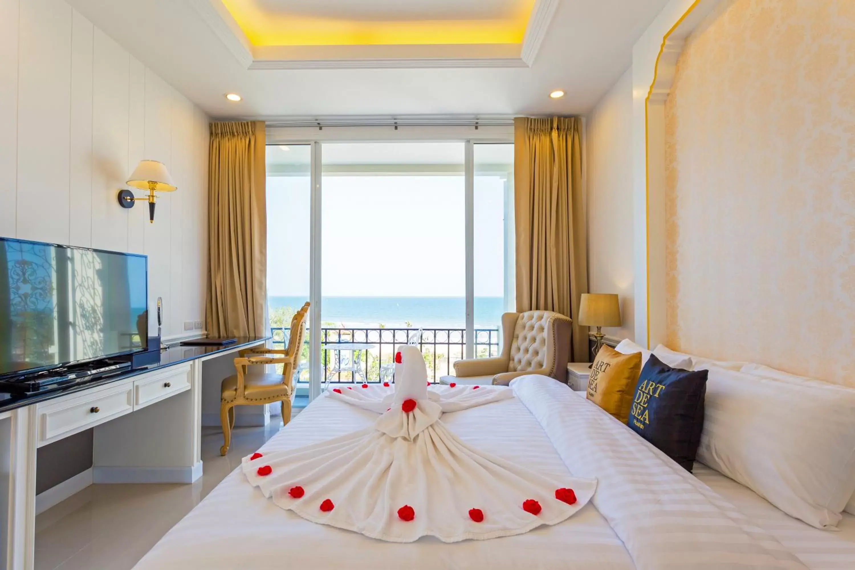 Deluxe Double Room with Balcony and Sea View in Art De Sea Hua Hin Deluxe Double Room with Balcony and Sea View in Art De Sea Hua Hin