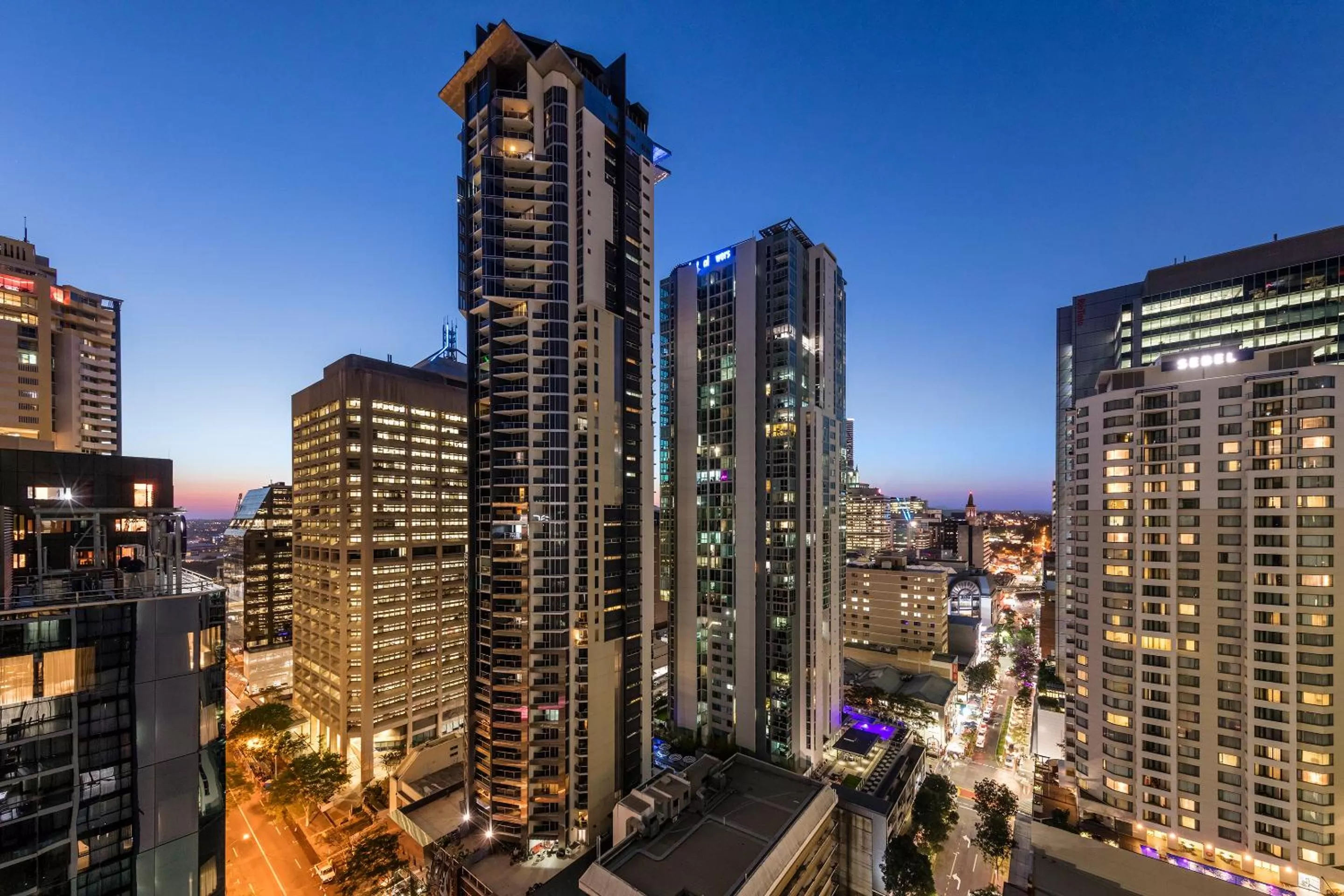 Night in Oaks Brisbane River City Suites