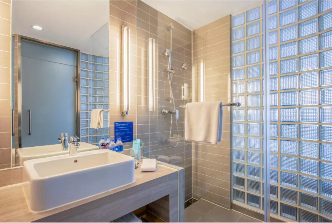 Shower in Holiday Inn Express Beijing Airport Zone, an IHG Hotel