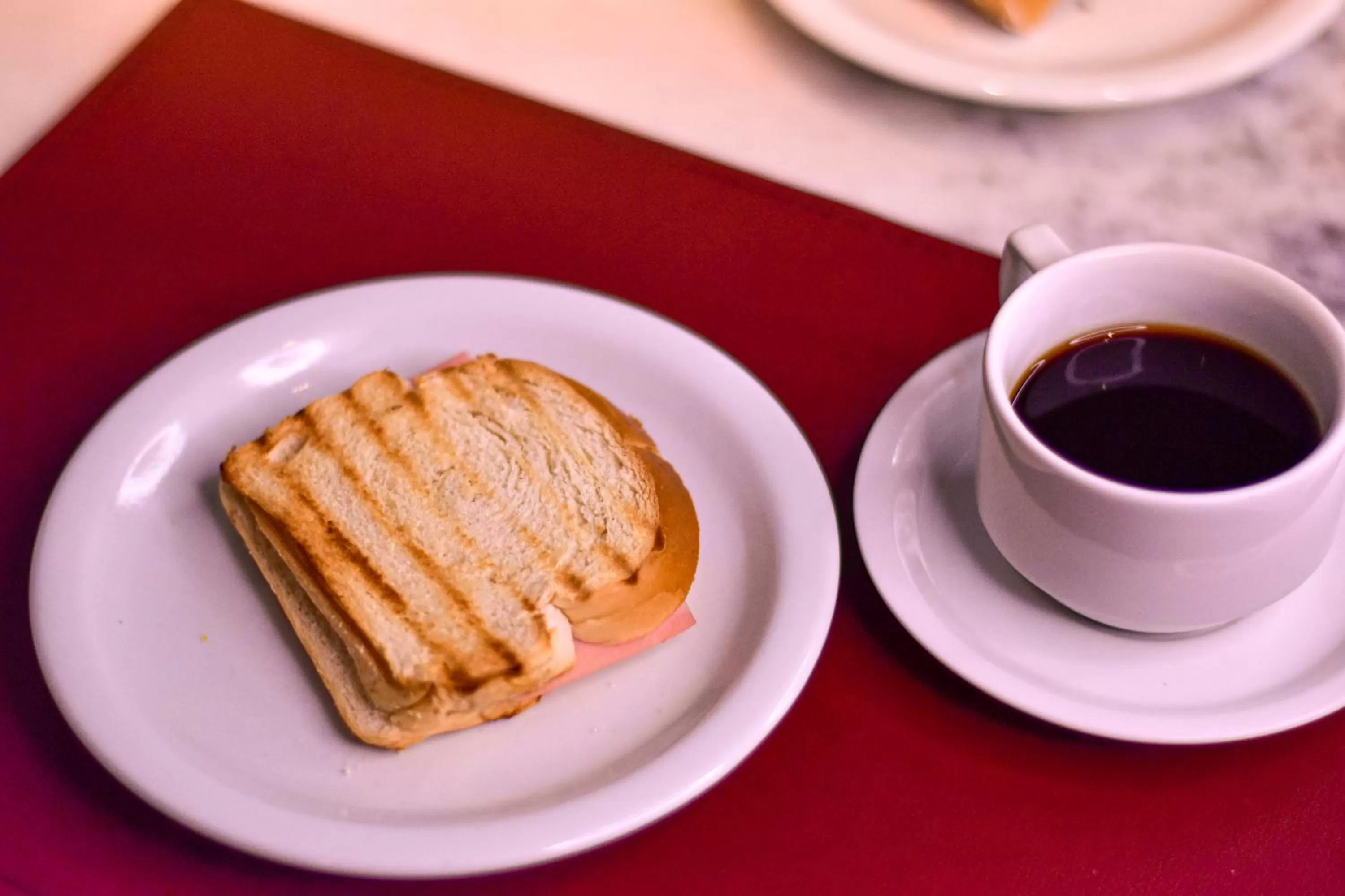 Food and drinks in Barigui Park Hotel