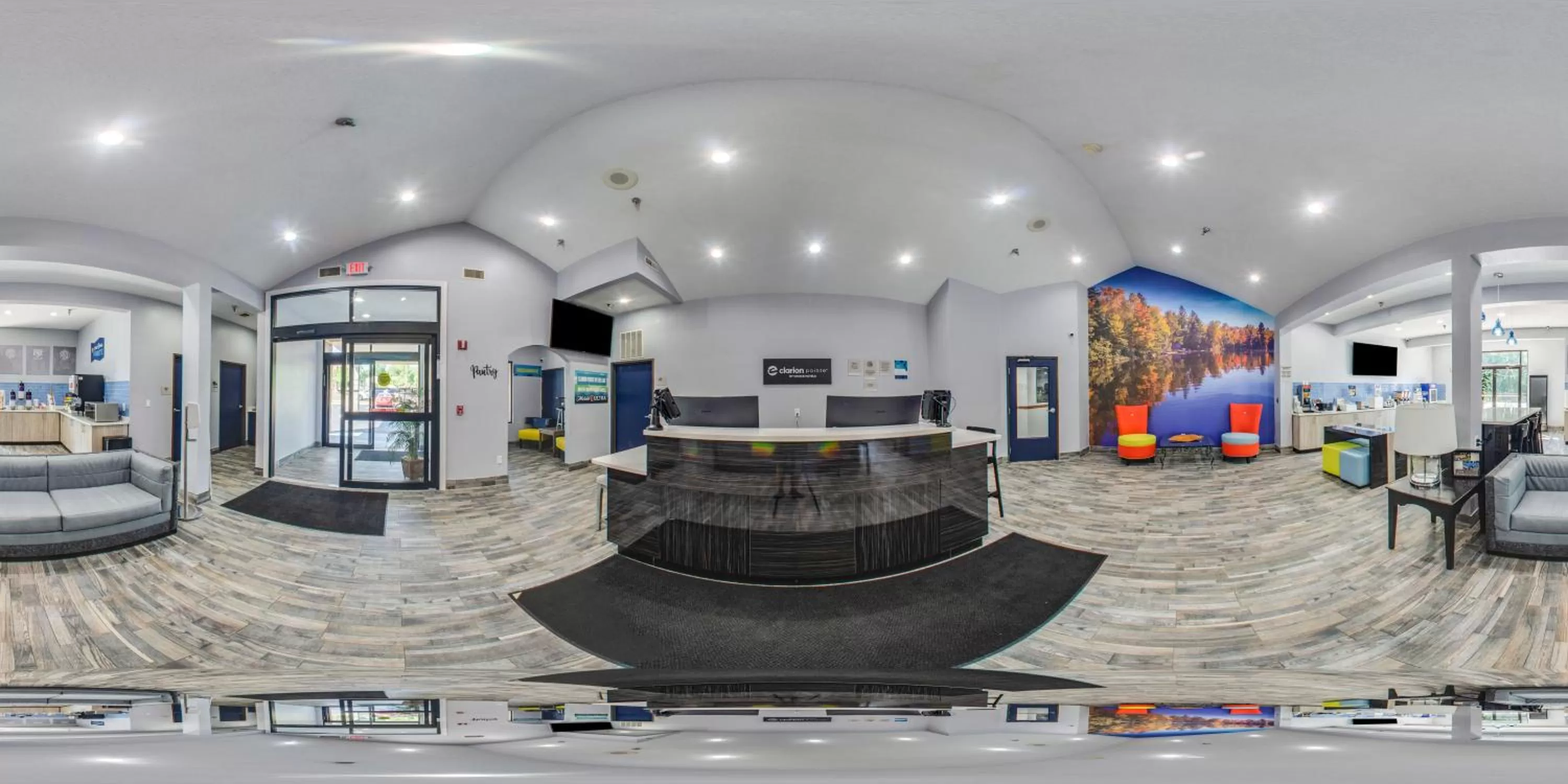 Lobby or reception in Clarion Pointe on the lake Clarksville-South Hill West