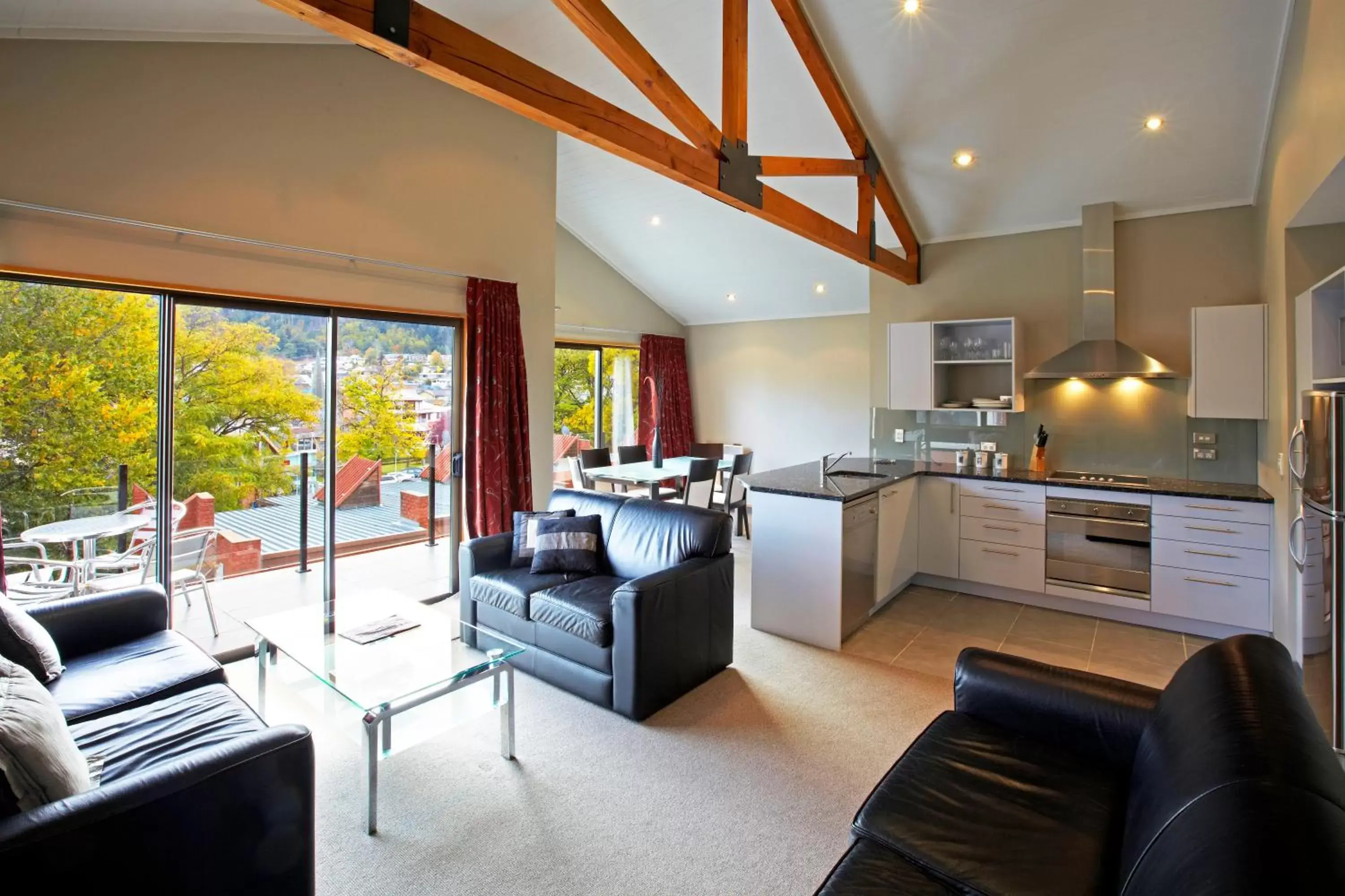 Executive Two-Bedroom Two-Bathroom Apartment in St James Apartments Executive Two-Bedroom Two-Bathroom Apartment in St James Apartments