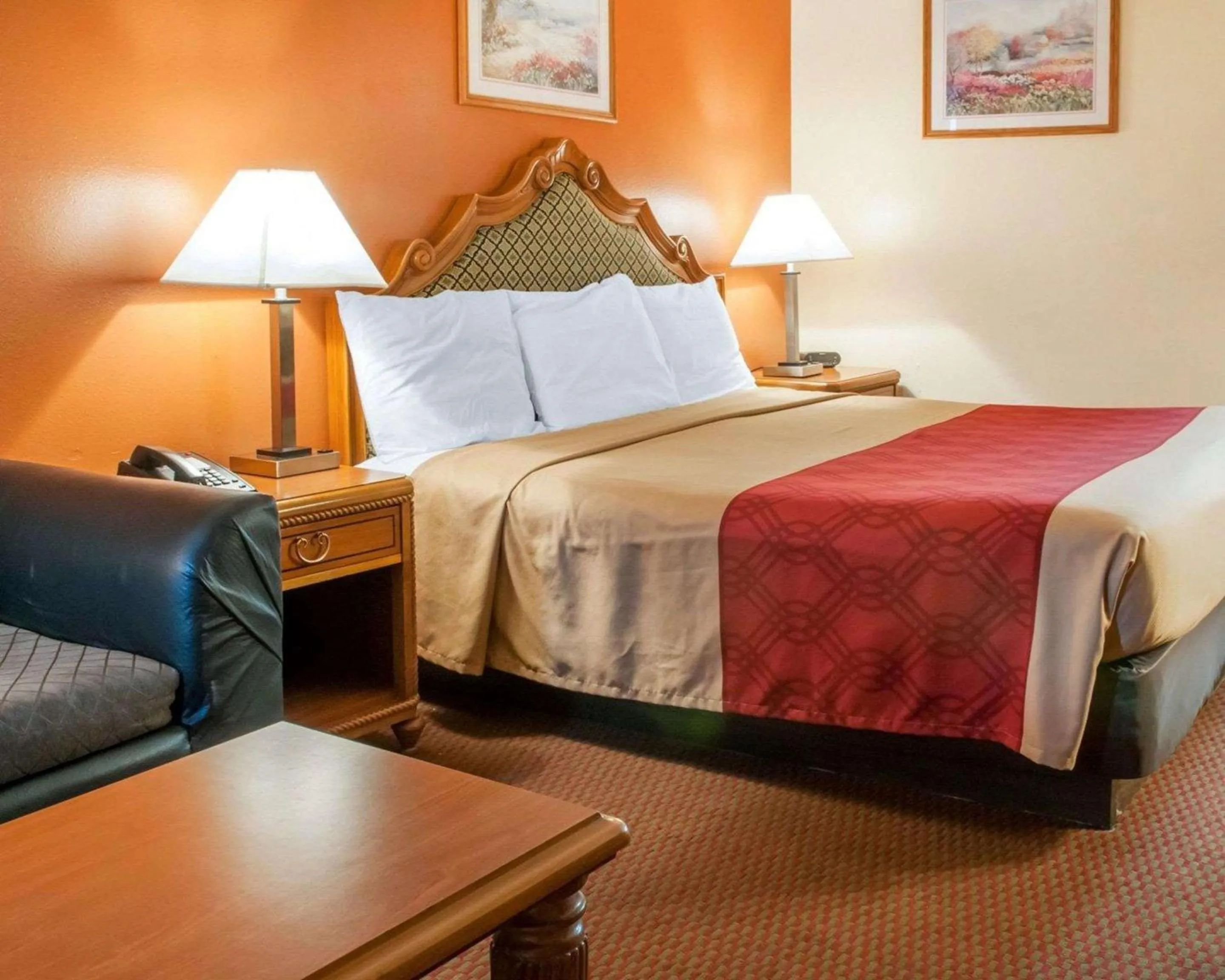 Photo of the whole room in Econo Lodge Hobbs