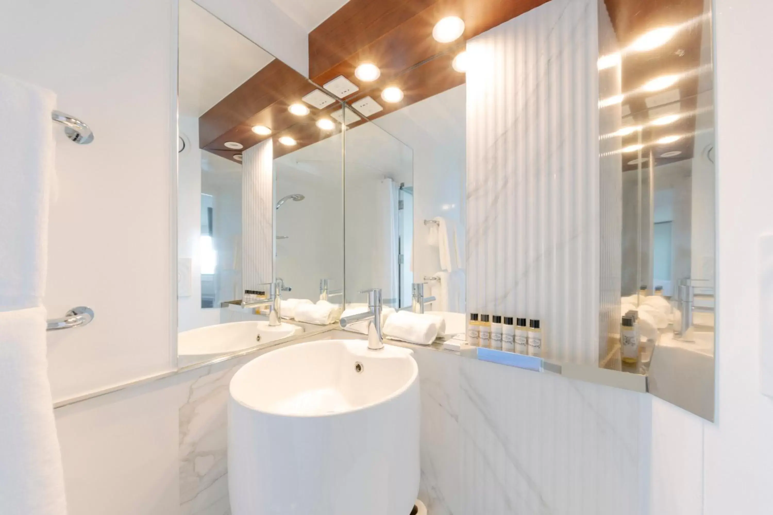 Superior Double Room in Costa do Sal Hotel Boat Lounge Superior Double Room in Costa do Sal Hotel Boat Lounge