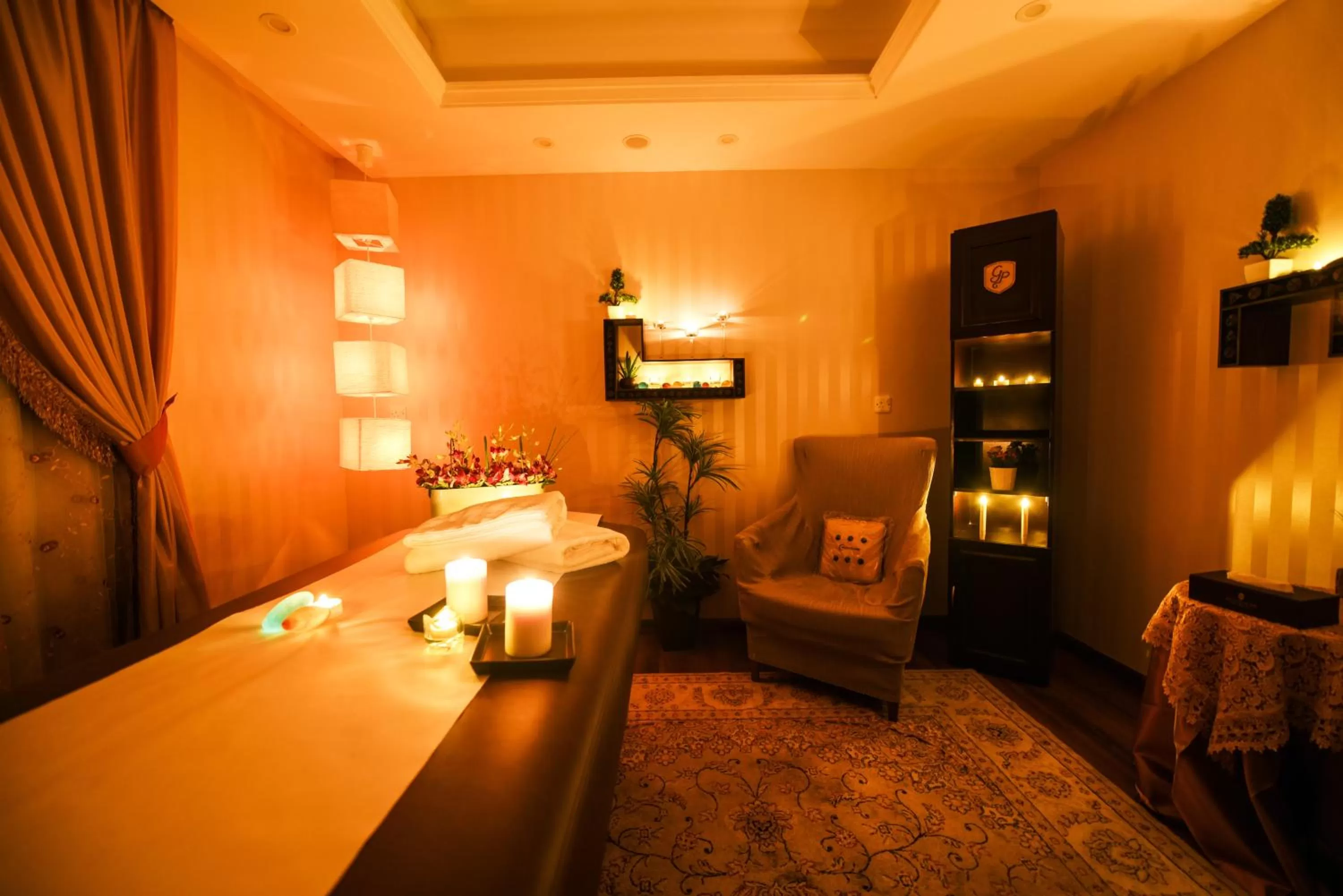 Massage, Bed in Grand Park Hotel