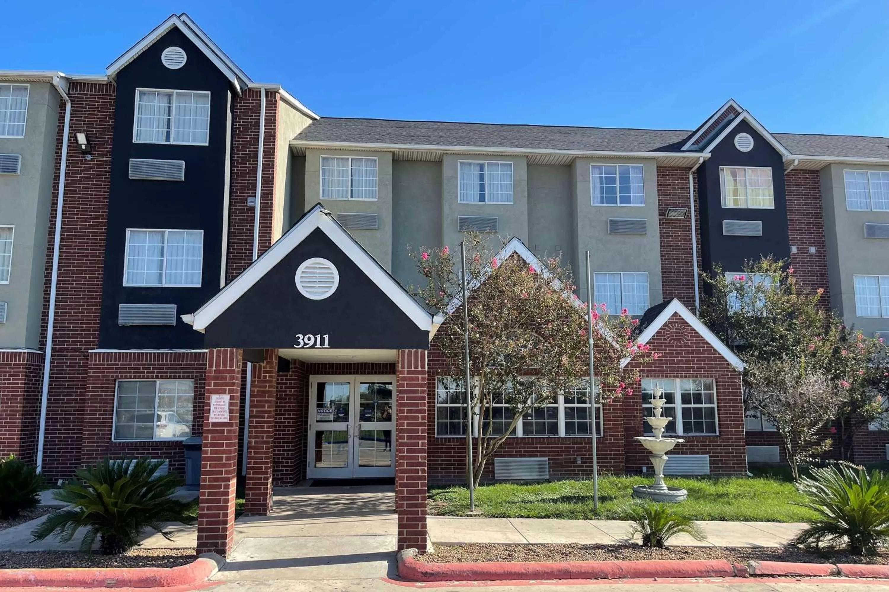 Super 8 by Wyndham San Antonio Downtown NE