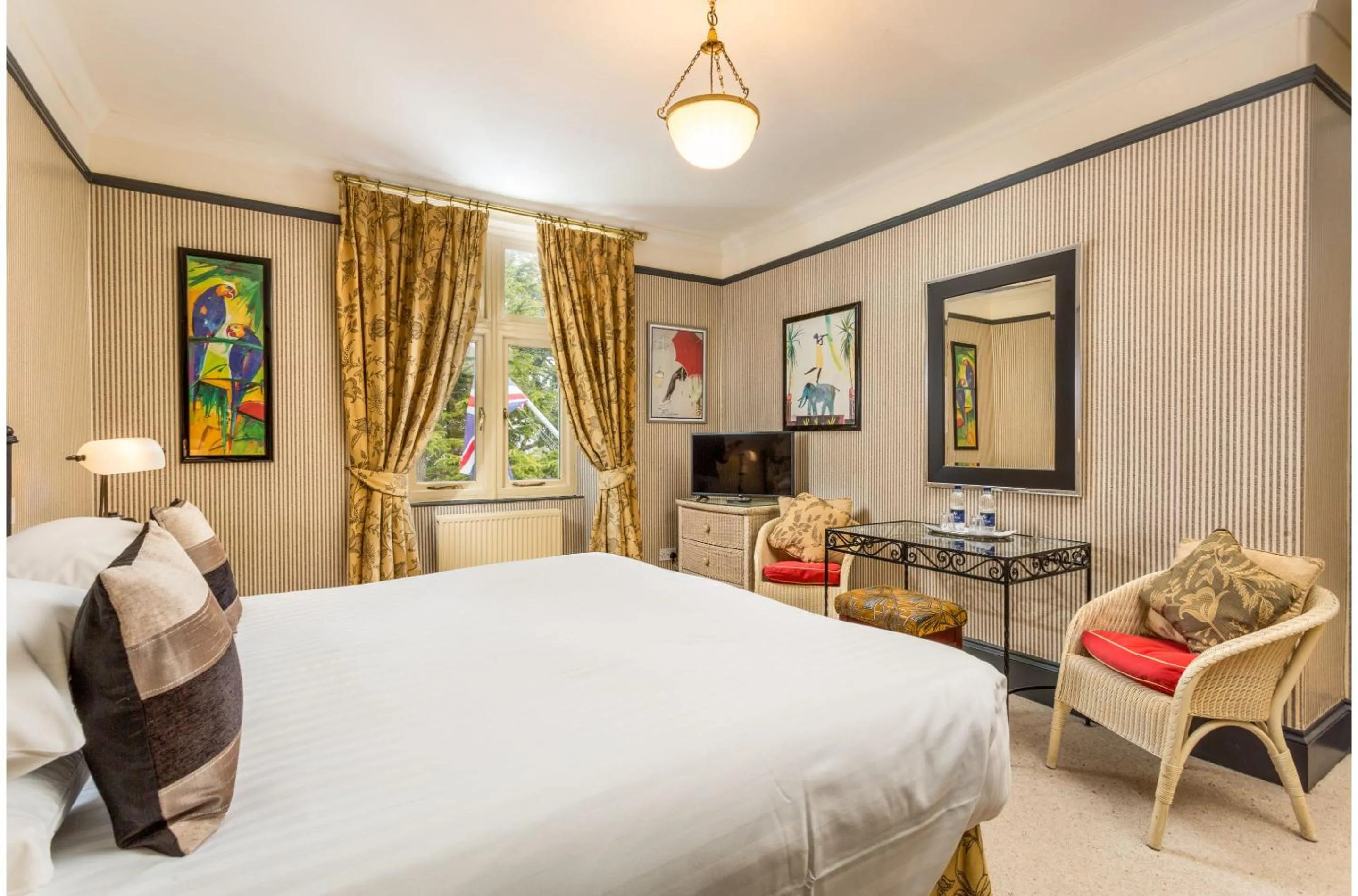 Bedroom, Bed in Orestone Manor