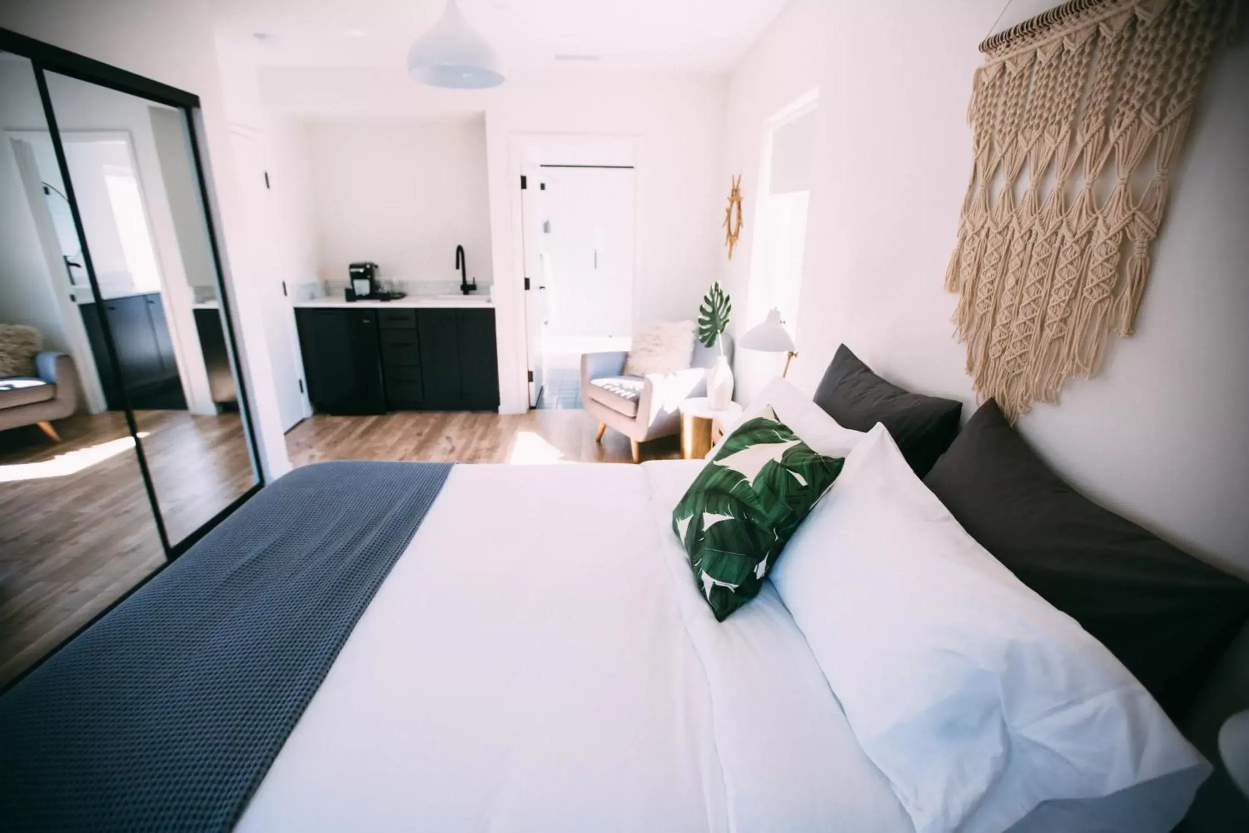 Deluxe Queen Room in Noon on Sunset Hill Deluxe Queen Room in Noon on Sunset Hill