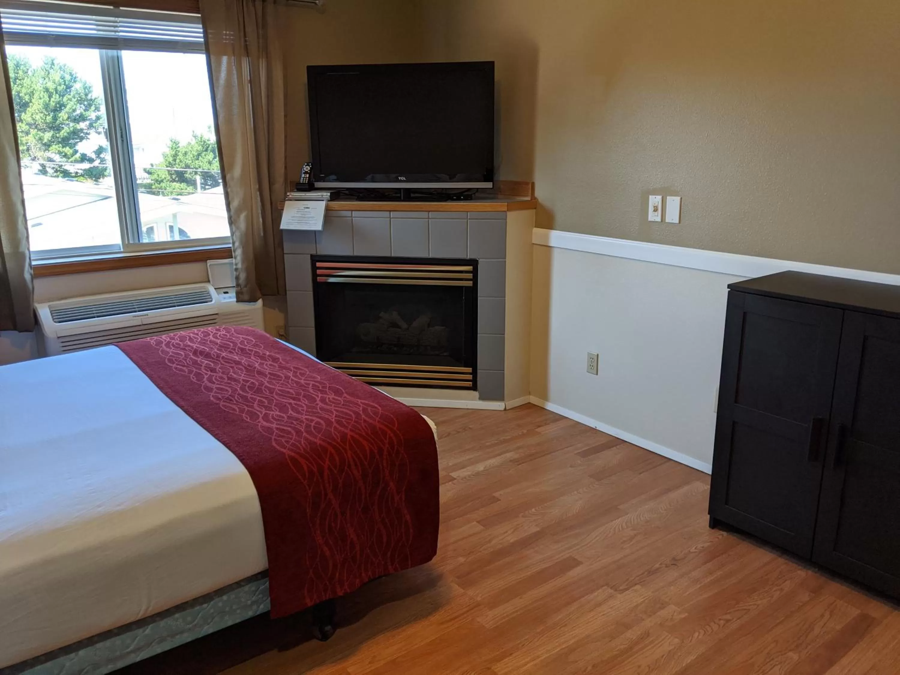 Decorative detail, Bed in Hillcrest Inn