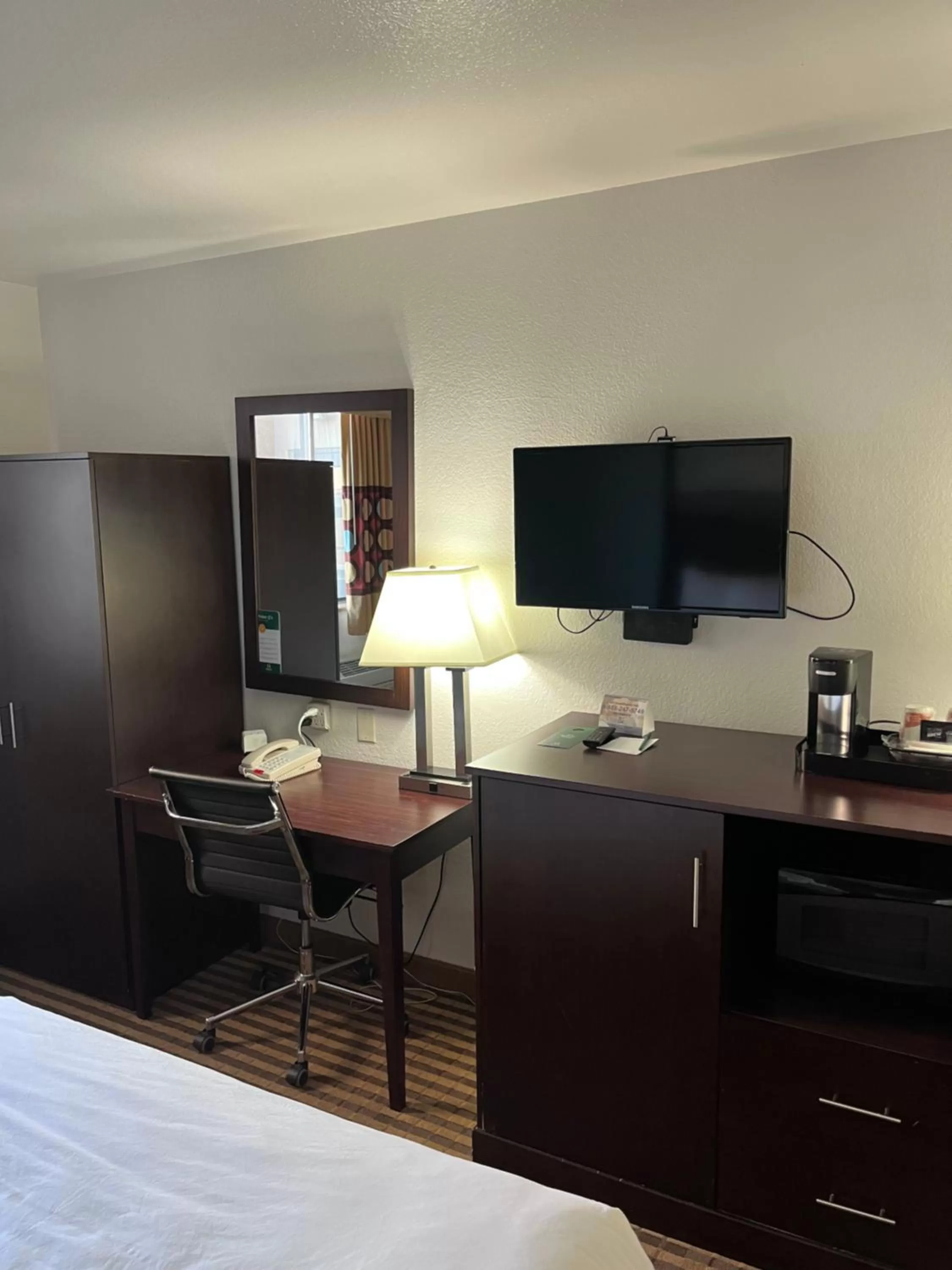 TV and multimedia, Bed in Quality Inn Wenatchee-Leavenworth