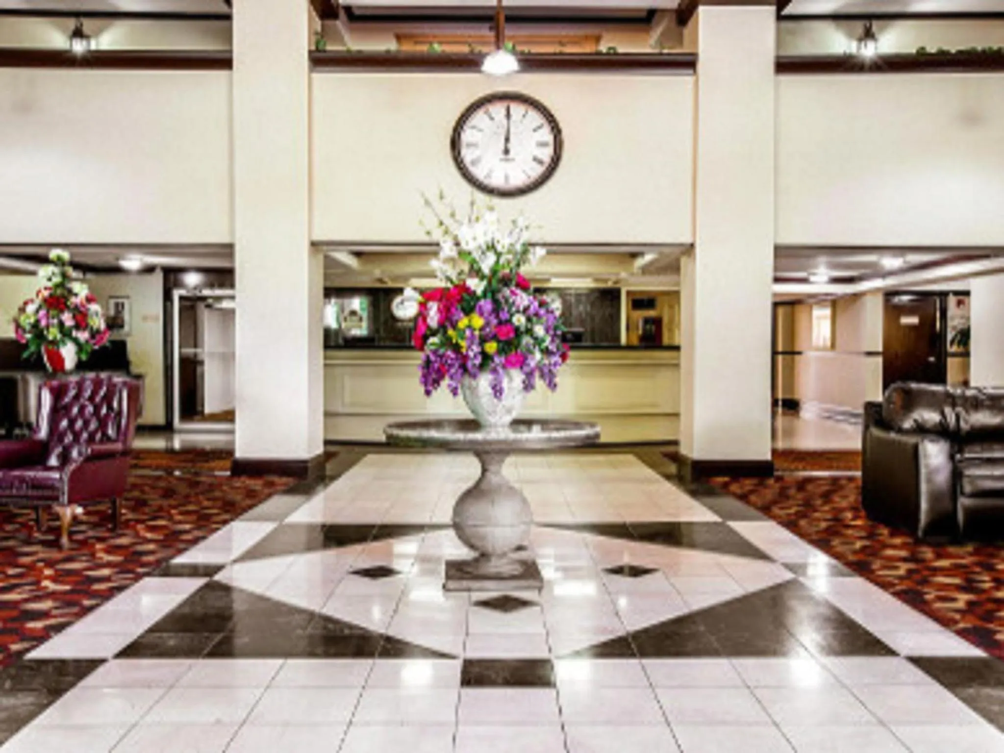Lobby or reception in Ramada by Wyndham Birmingham Airport