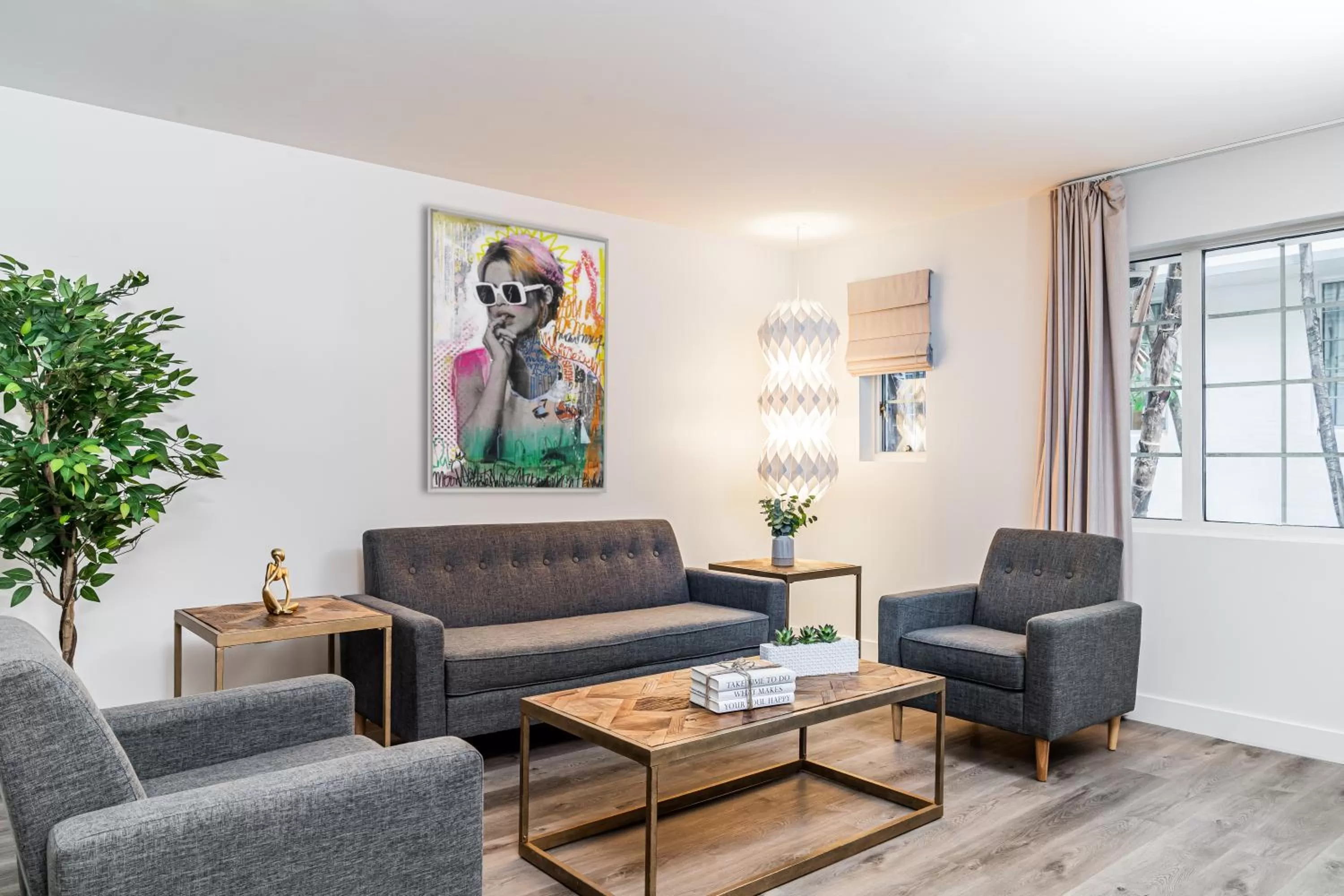 Living room in Essex House Hotel