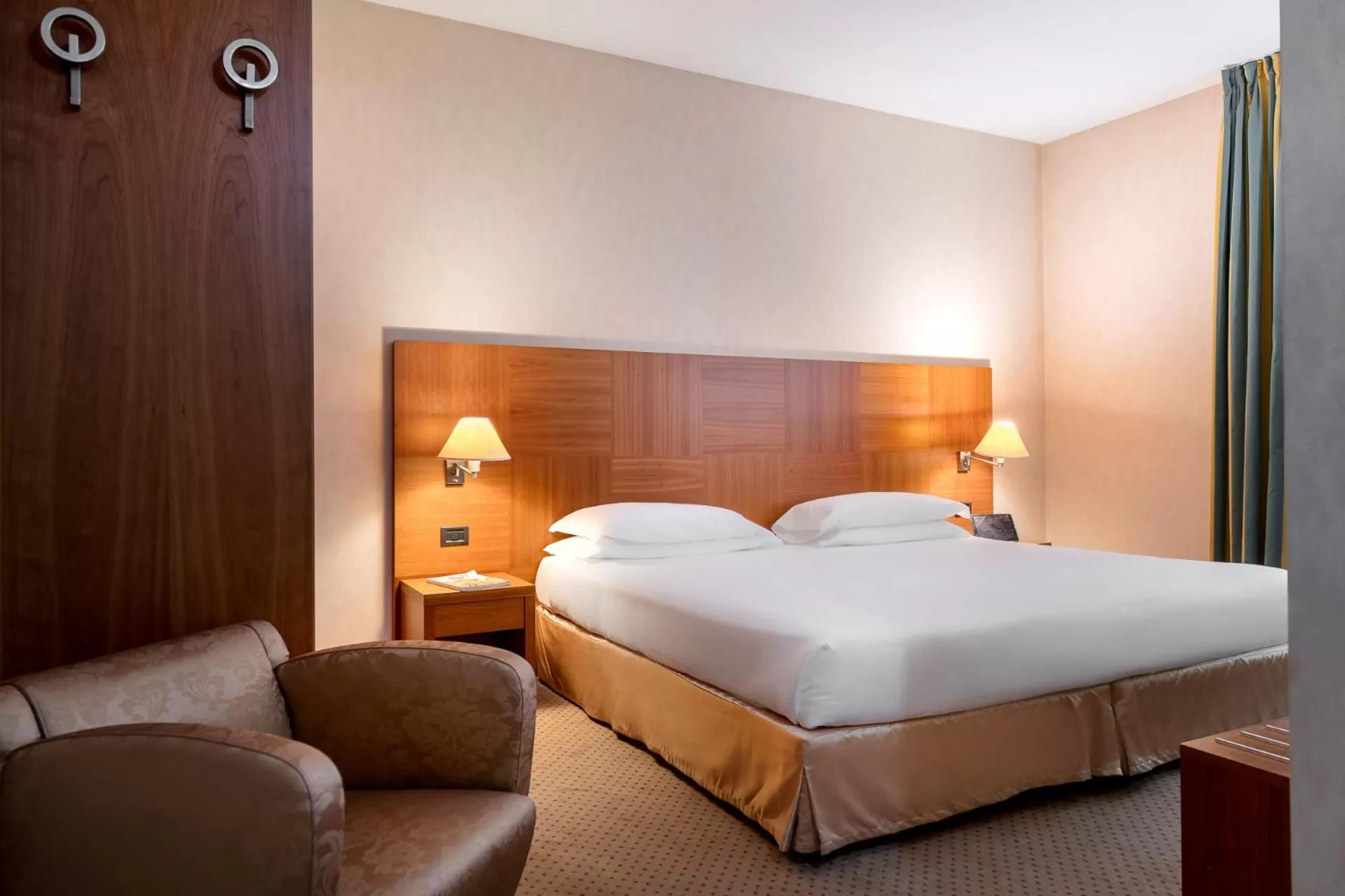 Photo of the whole room, Bed in Best Western Cavalieri Della Corona