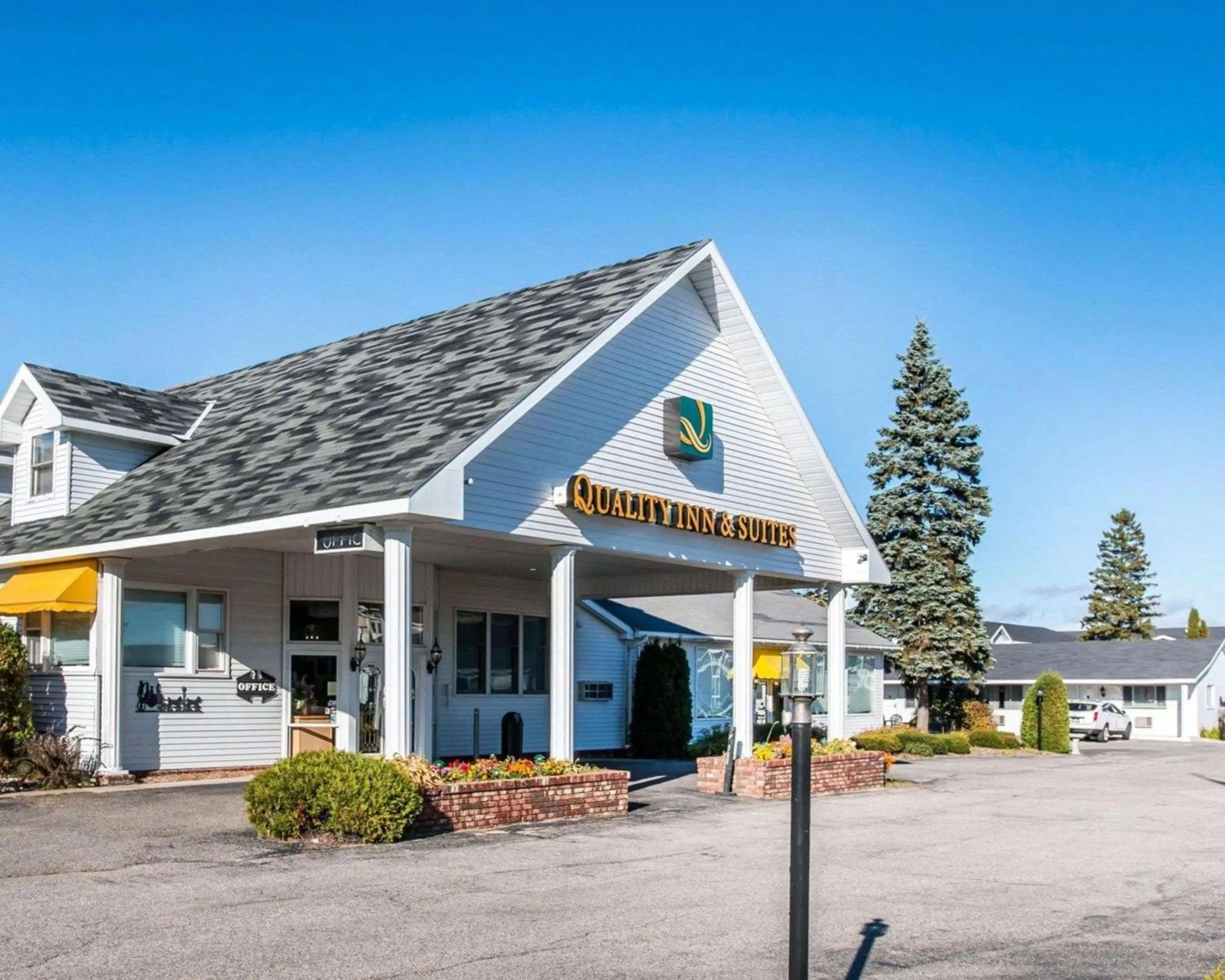 Property building in Quality Inn & Suites Mackinaw City Beachfront