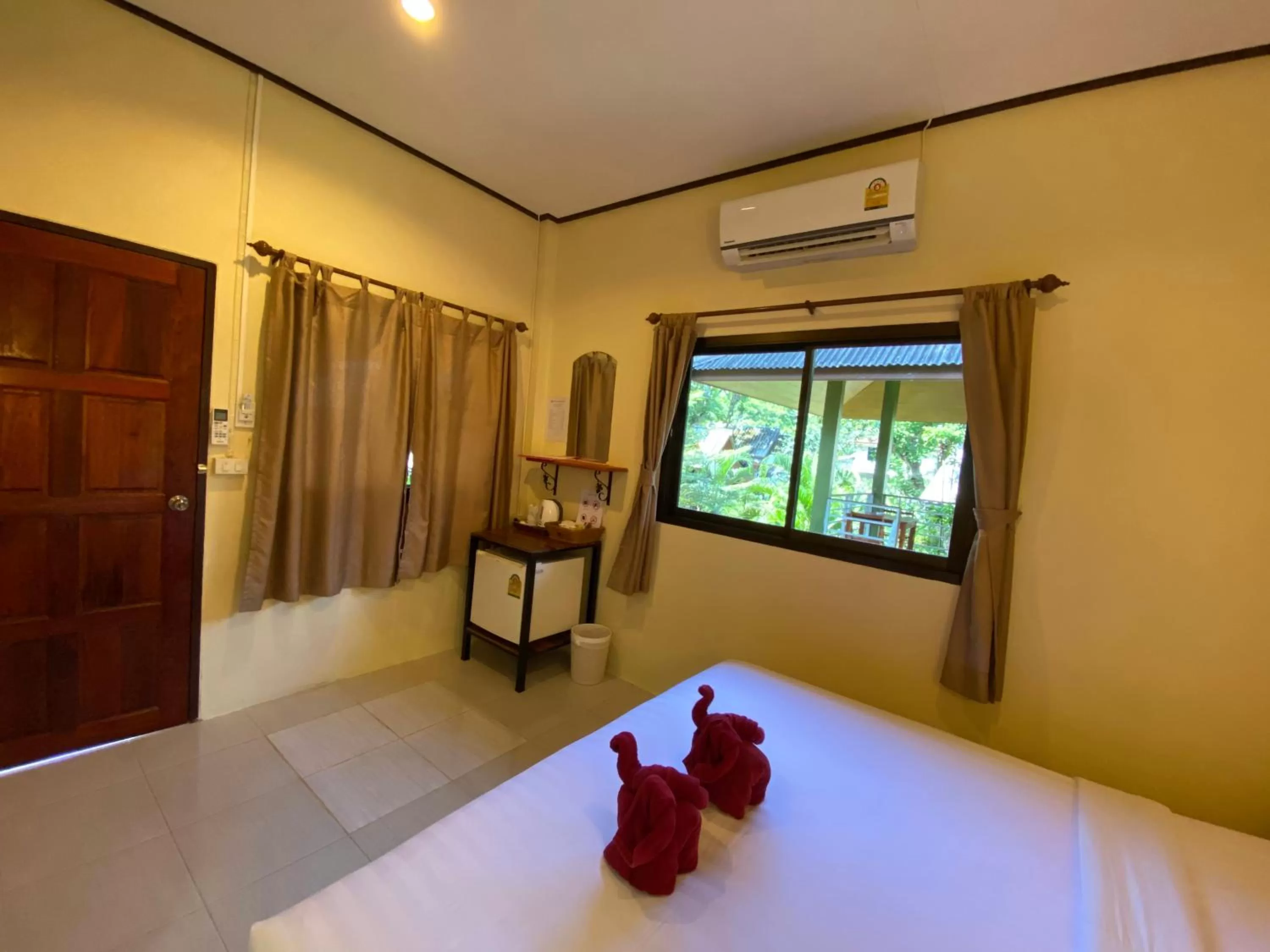 Photo of the whole room, Bed in Khao Sok Jungle Huts Resort
