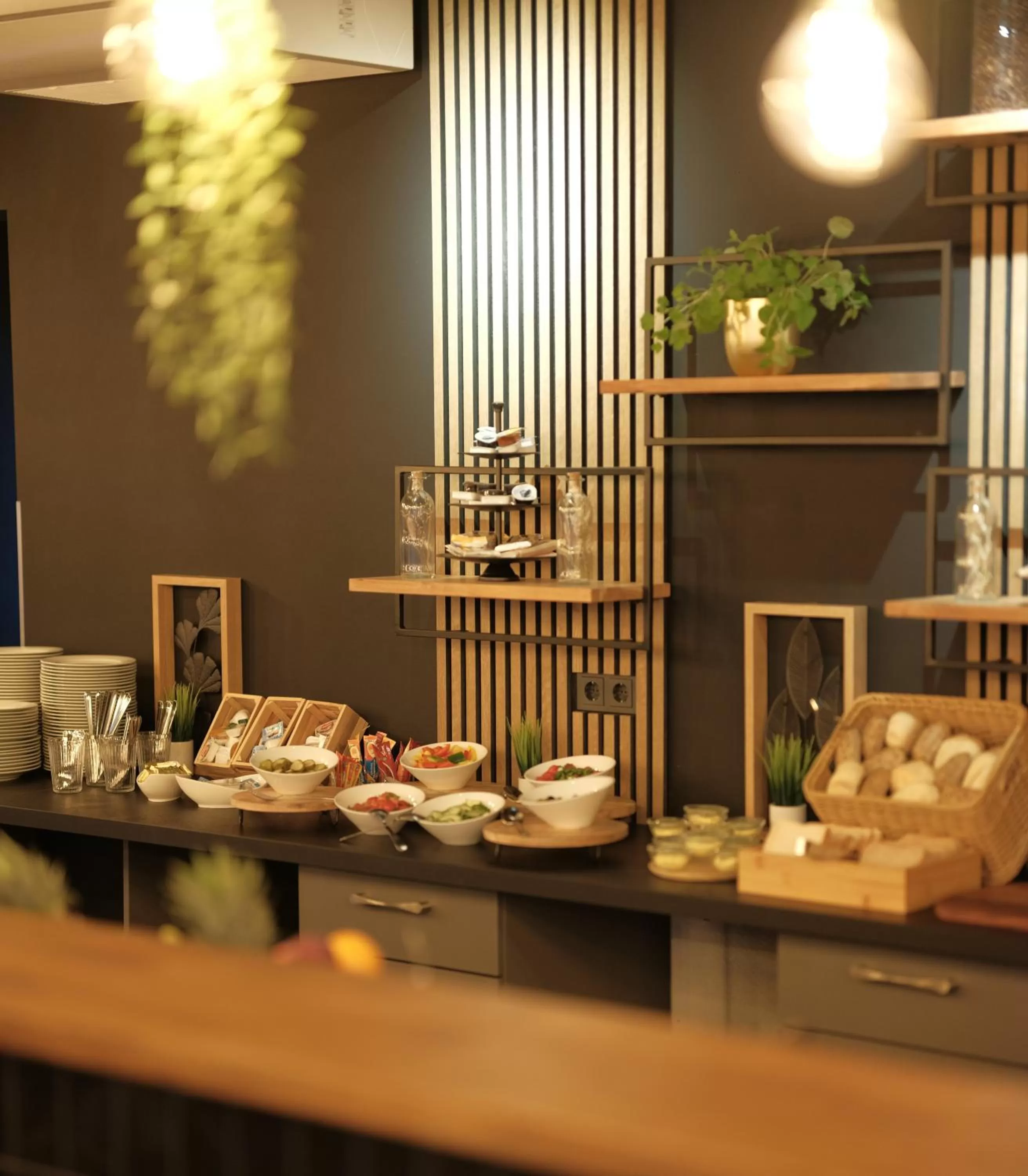 Food and drinks in THE ROOMS - Hotel & House