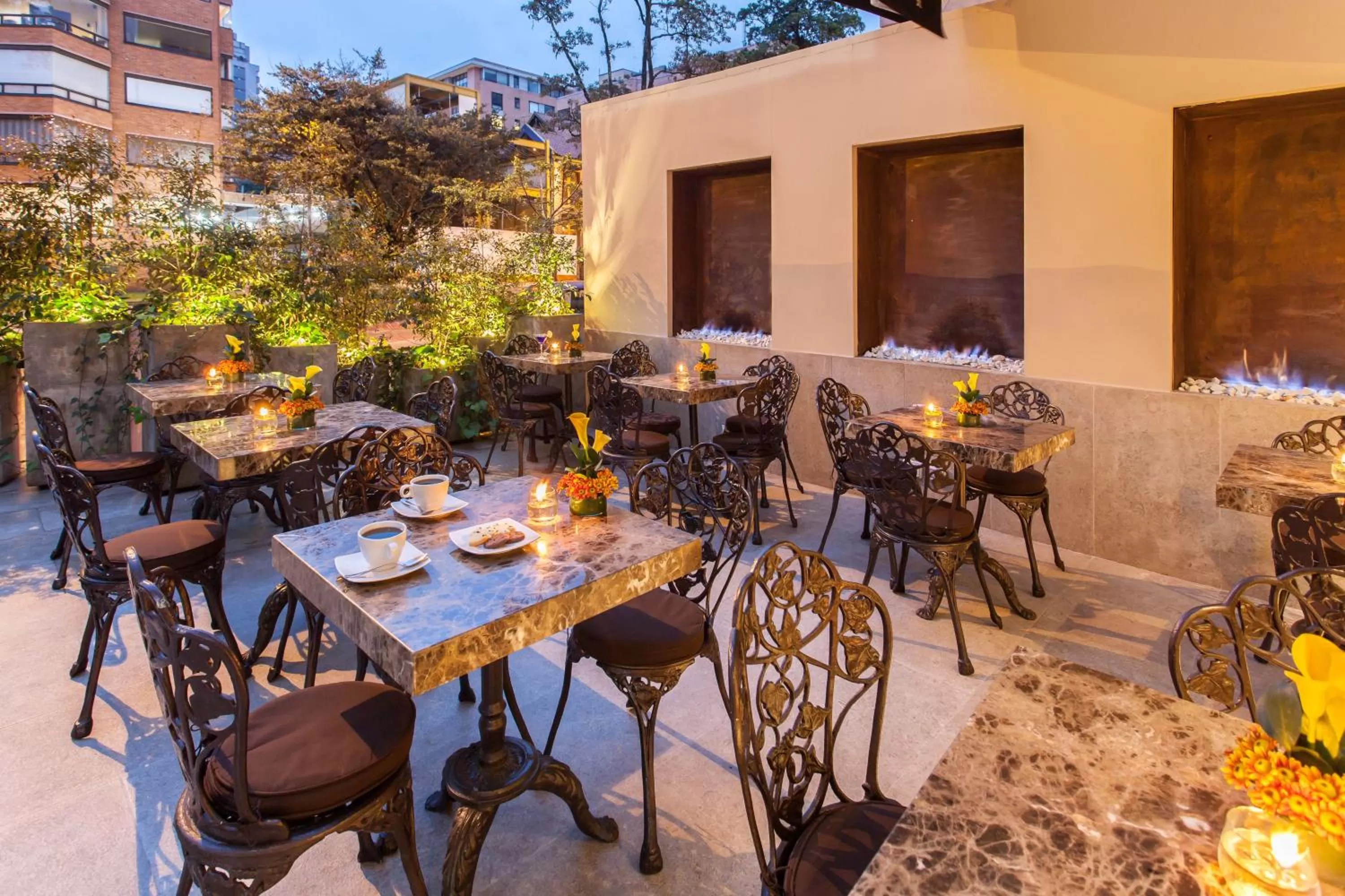 Restaurant/places to eat in Hotel Rosales Plaza