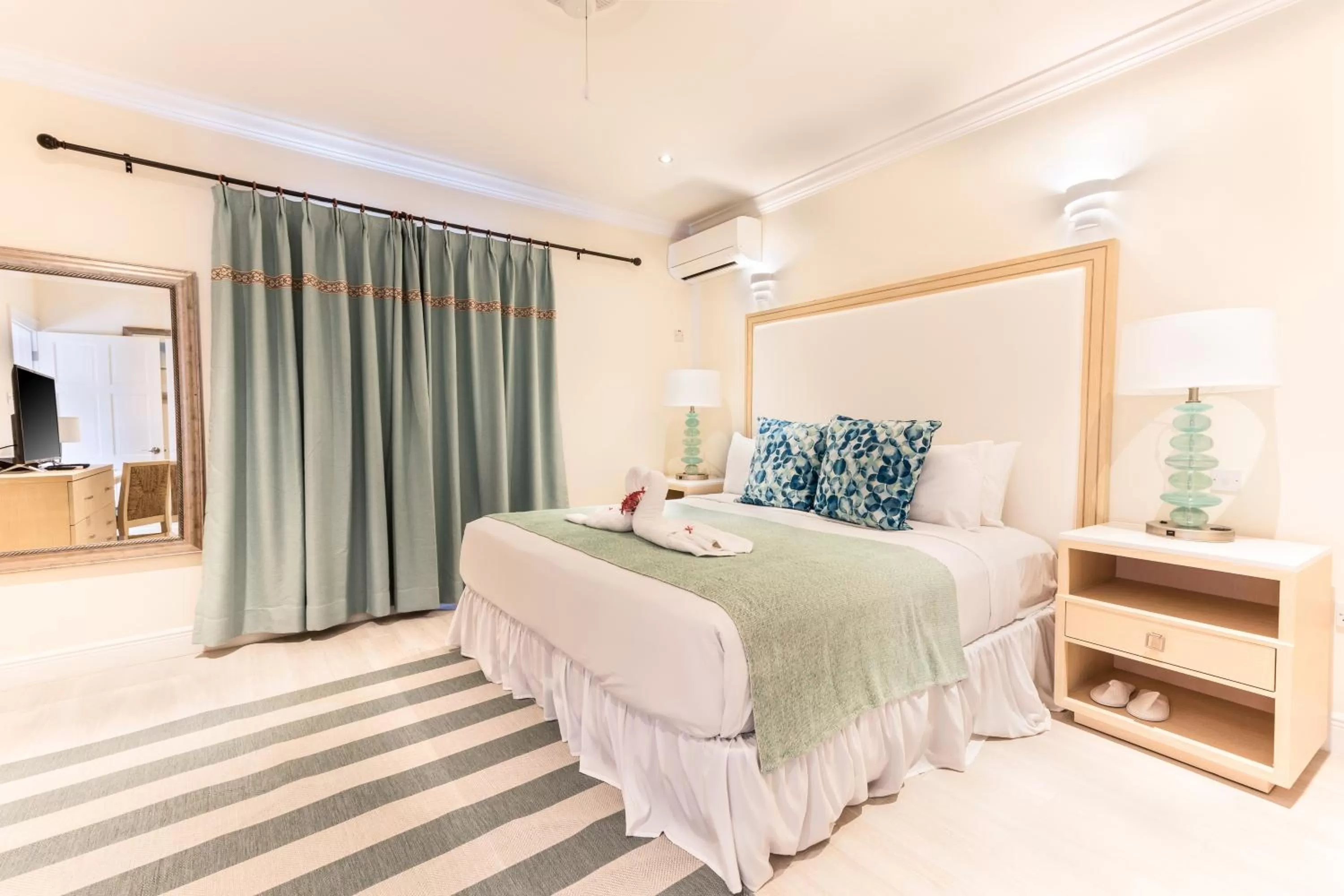 Bed in Bay Gardens Beach Resort & Spa