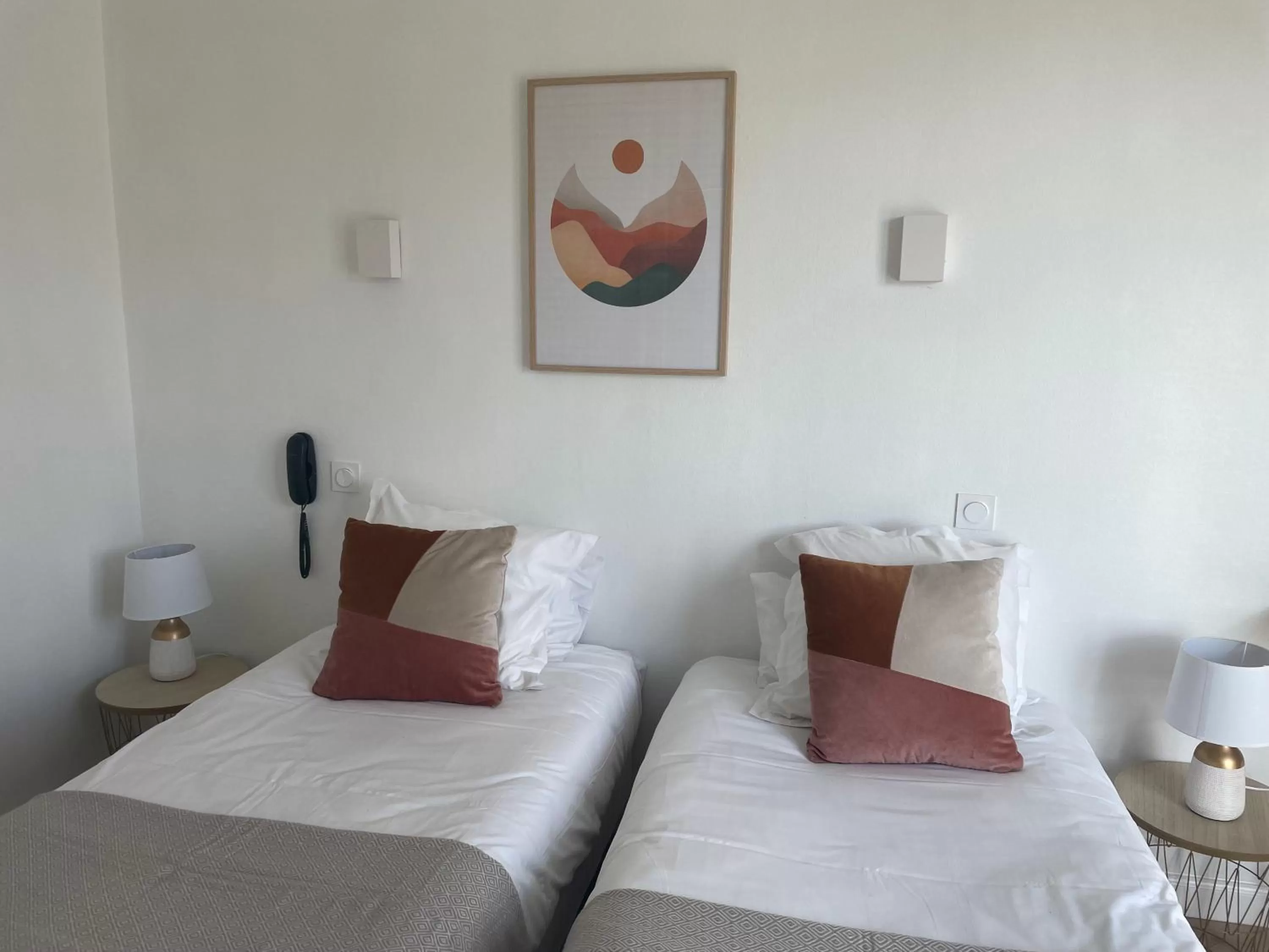 Bed in Hôtel Porte Mars - Reims Gare Centre Arena