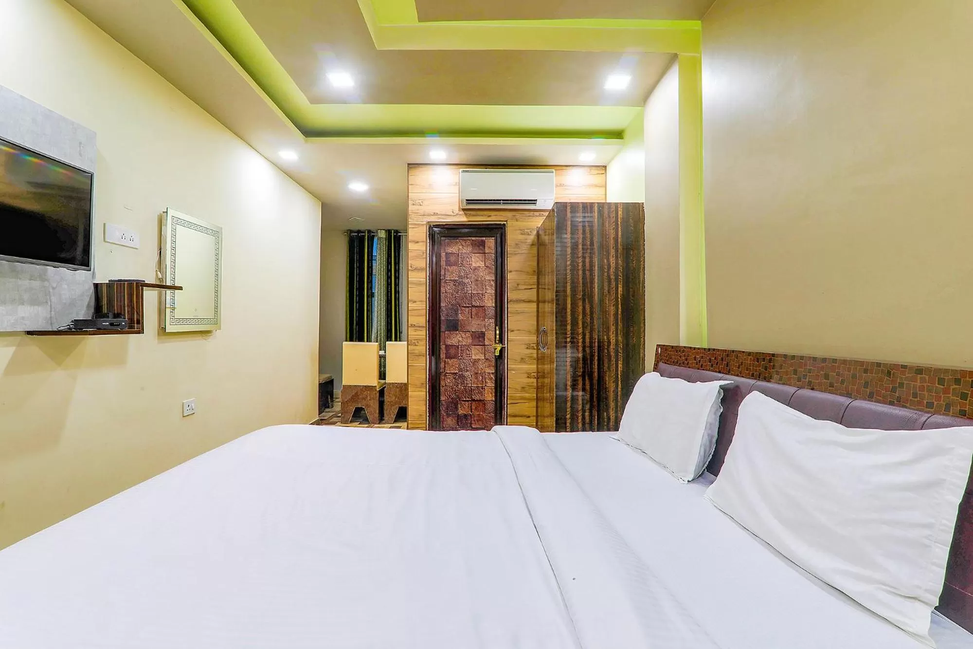 Photo of the whole room, Bed in FabHotel GMC Grand