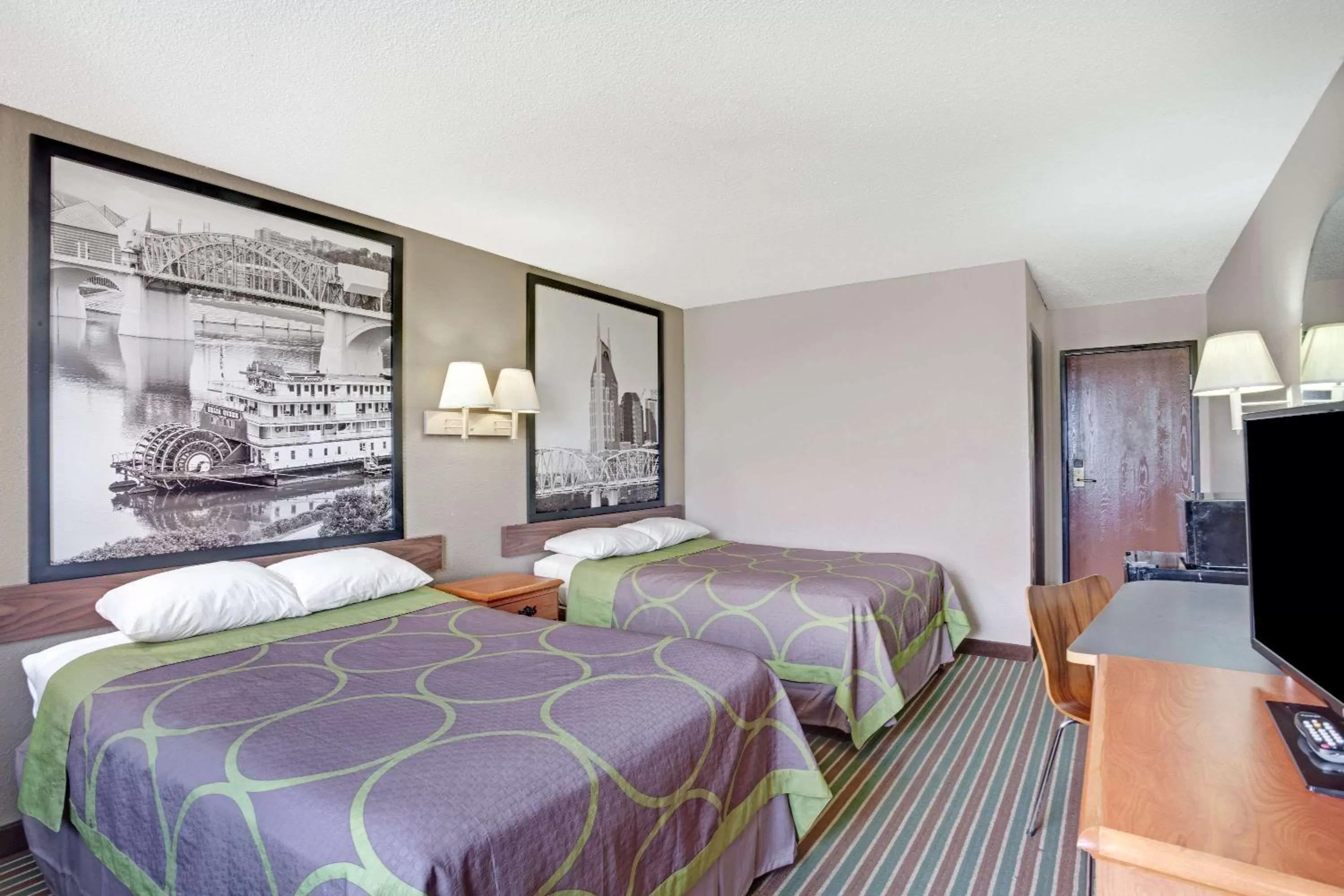 Photo of the whole room, Bed in Super 8 by Wyndham Nashville/ Dntn/ Opryland Area