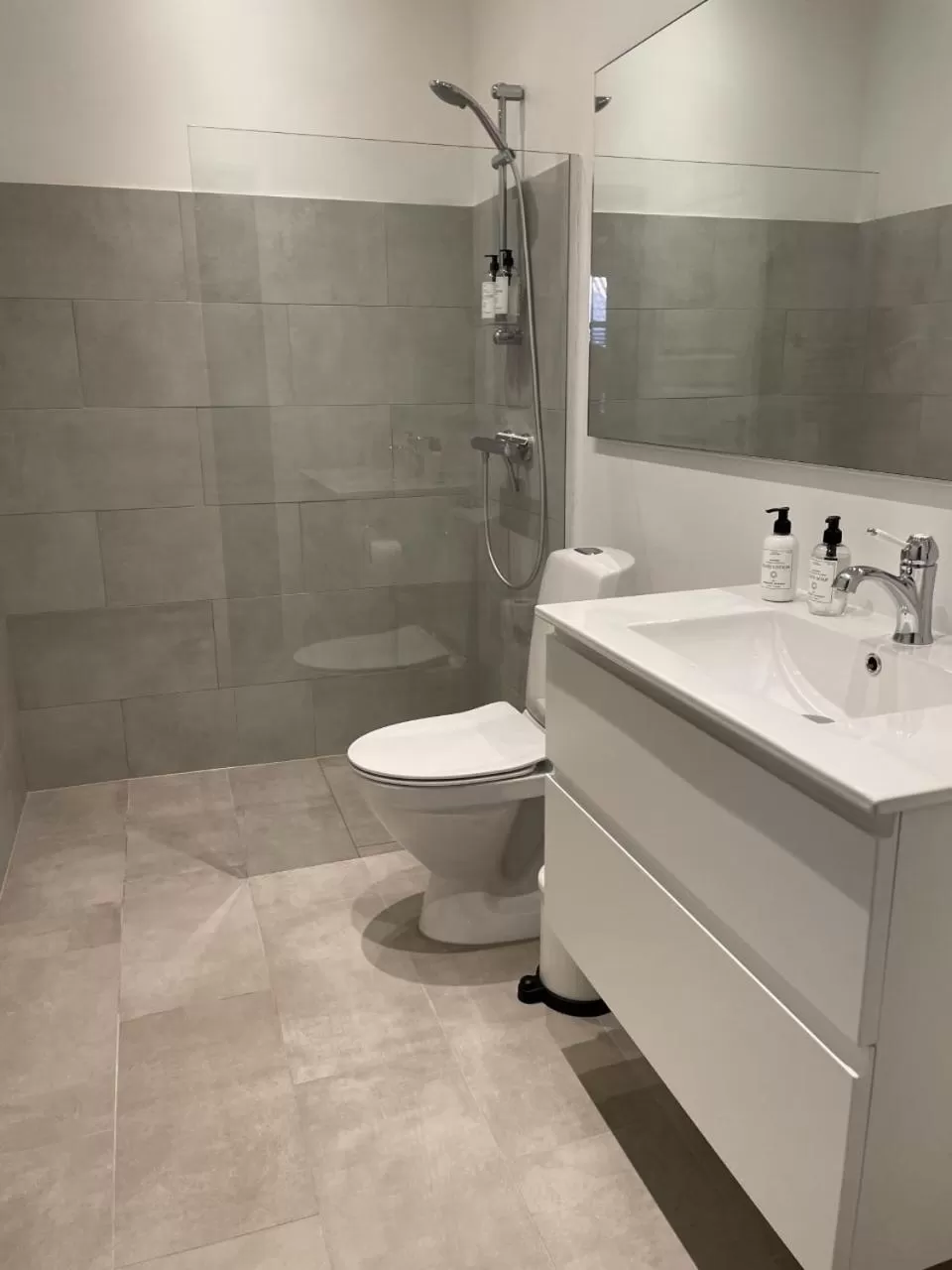 Bathroom in Trouville Bed & Breakfast