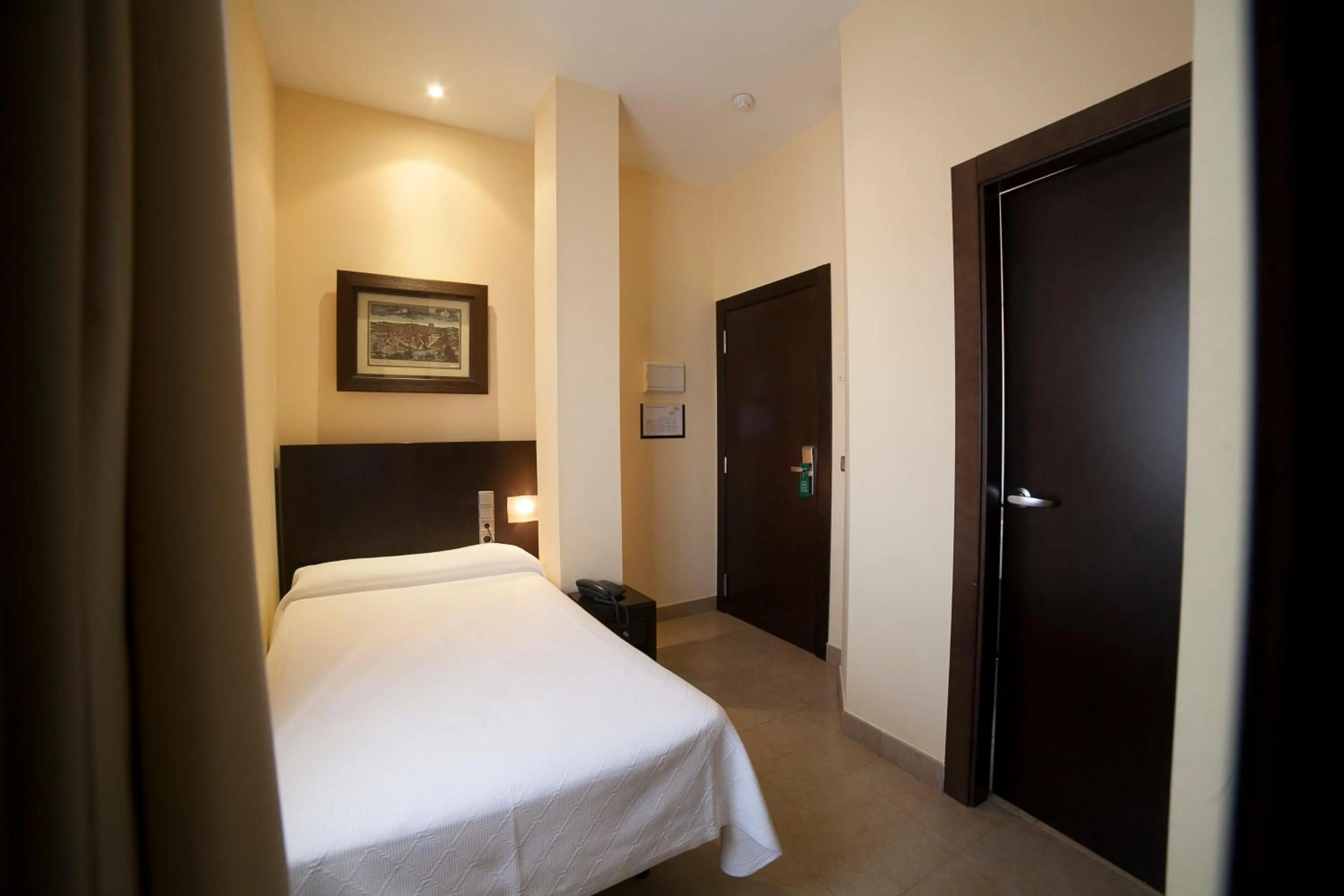 Bed in Hotel El Mesón