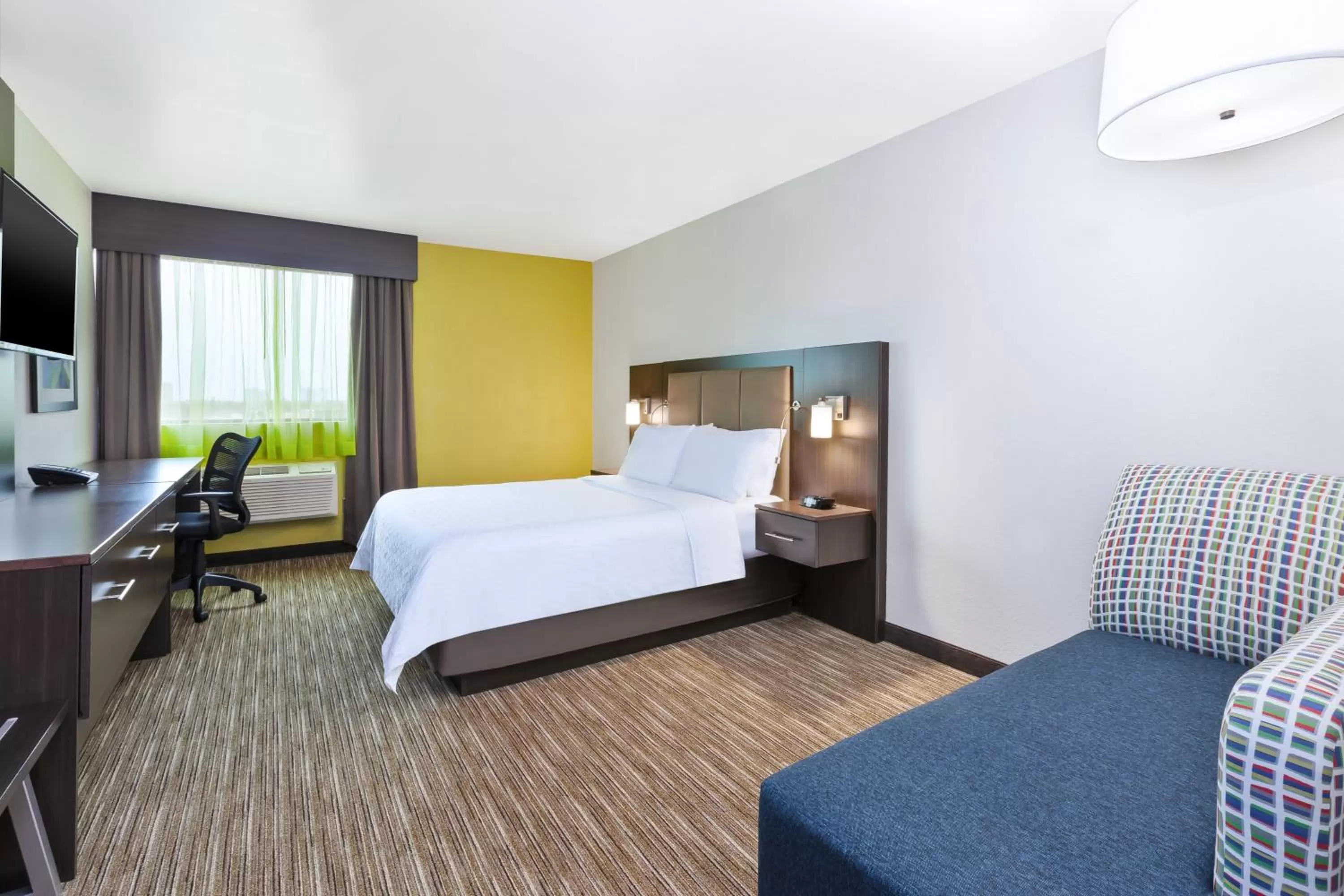 Photo of the whole room, Bed in Holiday Inn Express Winnipeg Airport - Polo Park by IHG