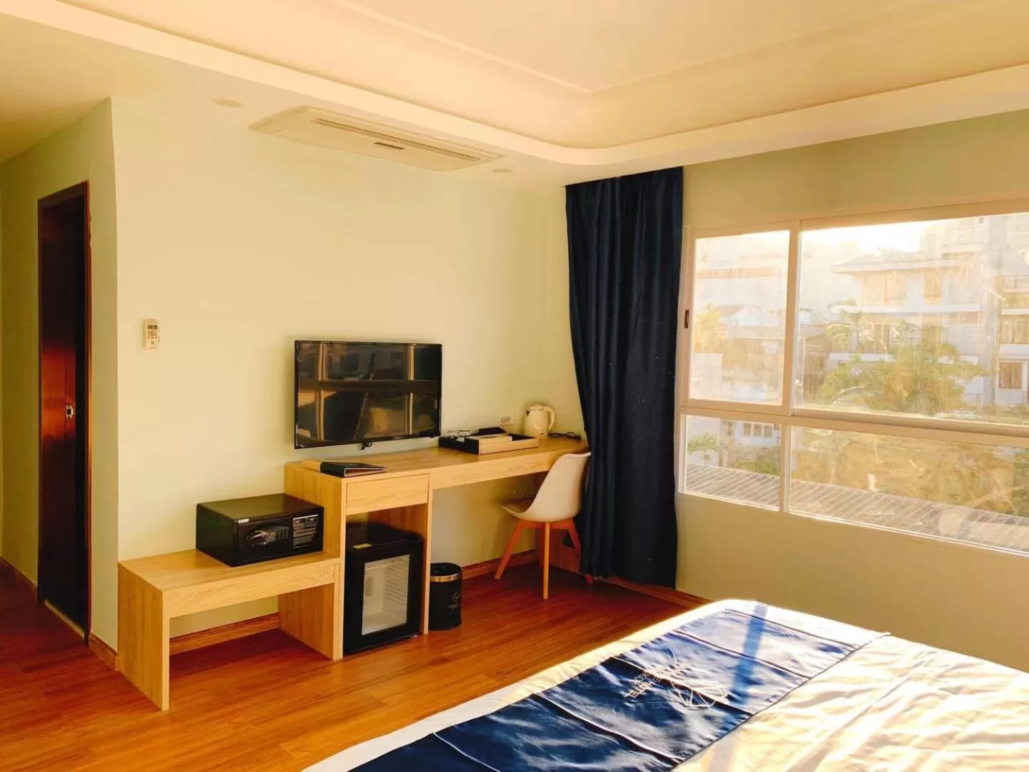 TV and multimedia, Bed in Sapphire Hotel Silom Bangkok