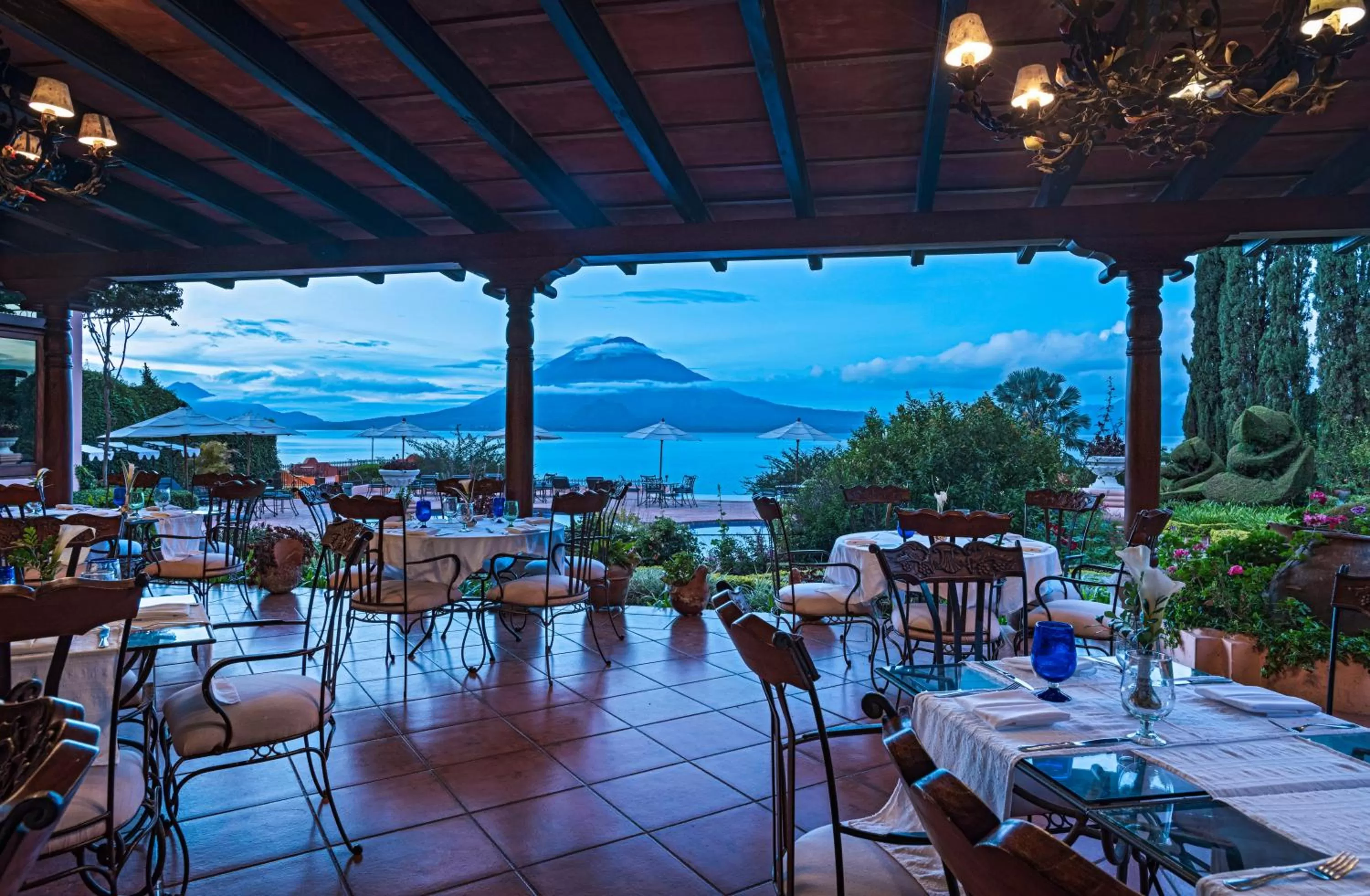 Restaurant/places to eat in Hotel Atitlan